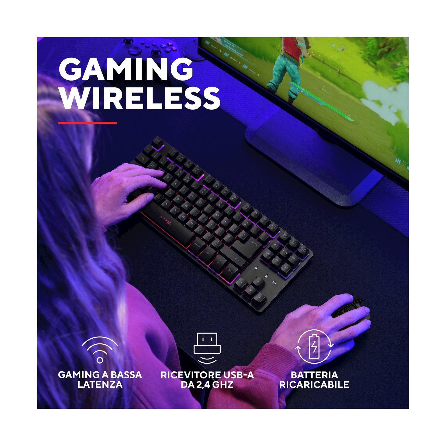 Persona gioca videogioco con tastiera e mouse wireless. Testo: Gaming Wireless.