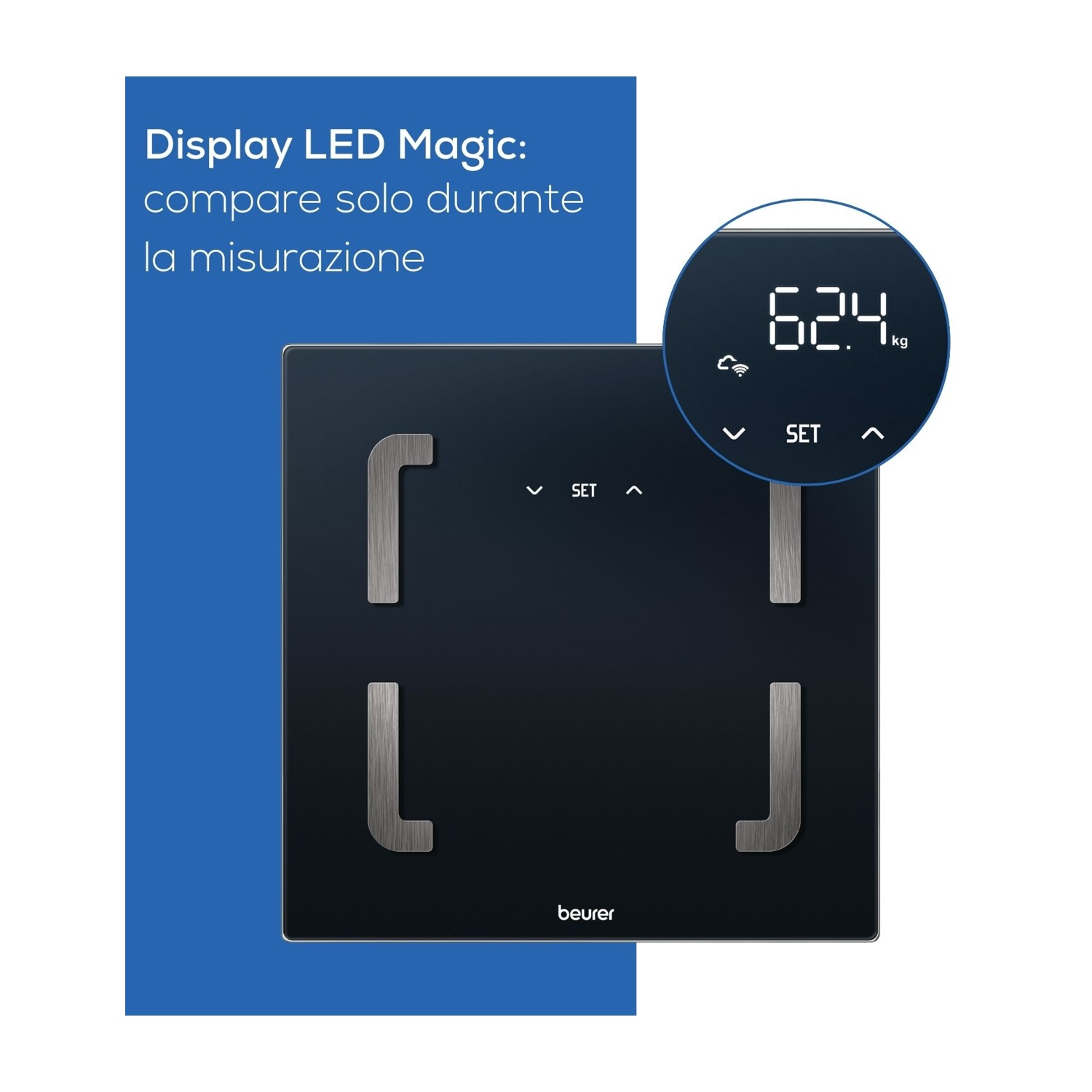 Bilancia digitale con elettrodi argentati e display LED mostra 62,4 kg.