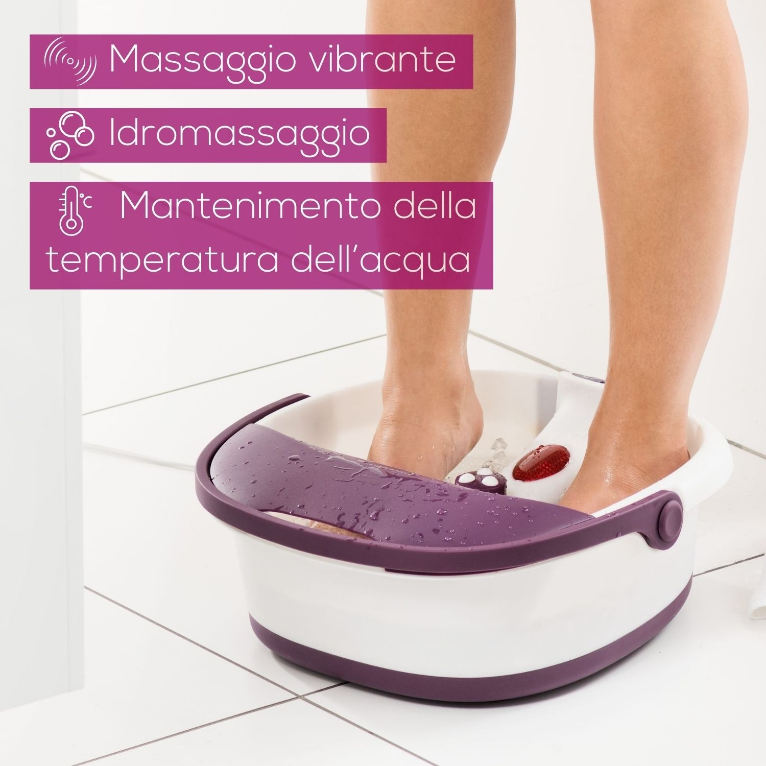 Piedi in una vasca idromassaggio con vibromassaggio e mantenimento calore.