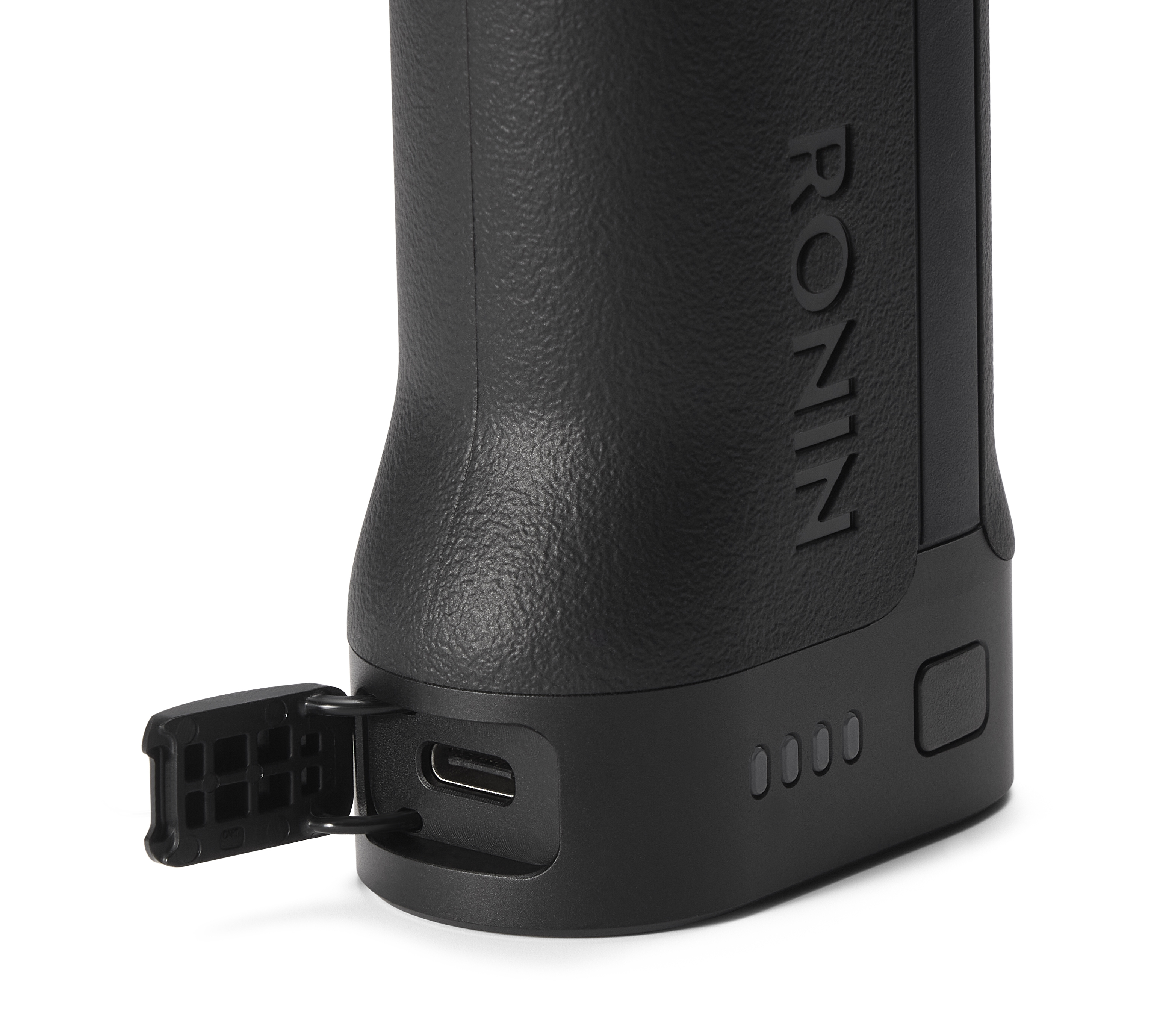 Zbliżenie czarnego uchwytu DJI Ronin z portem USB-C i otwartą klapką ochronną.