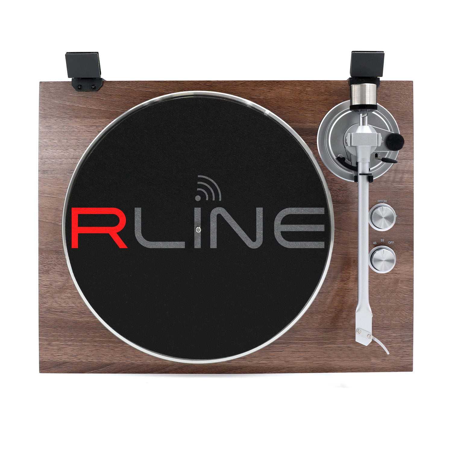 Un giradischi con base in legno e tappetino nero con logo rosso "RLine".