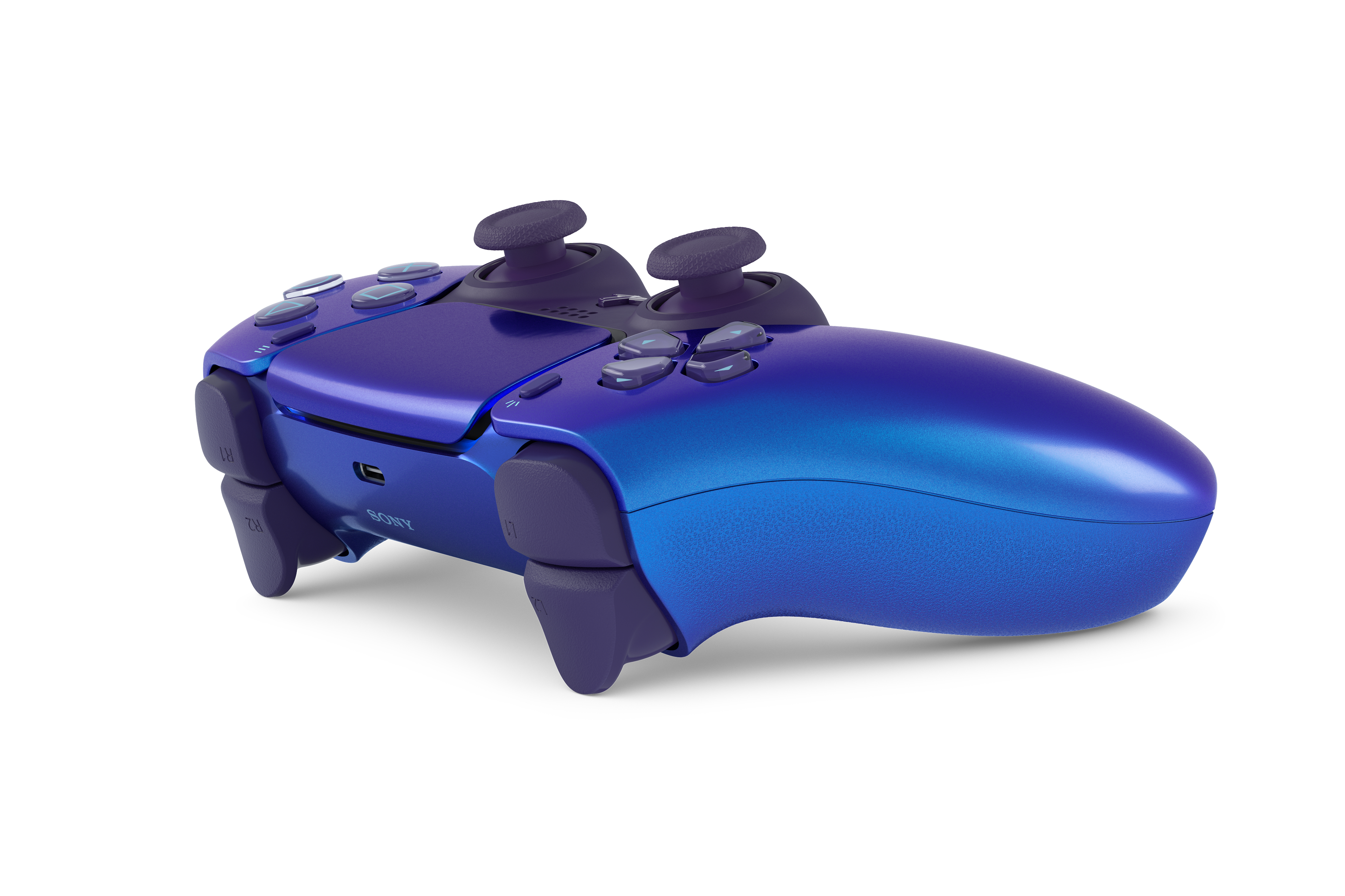 Ein violetter PS5-Controller mit blauen Akzenten, auf weißem Hintergrund.