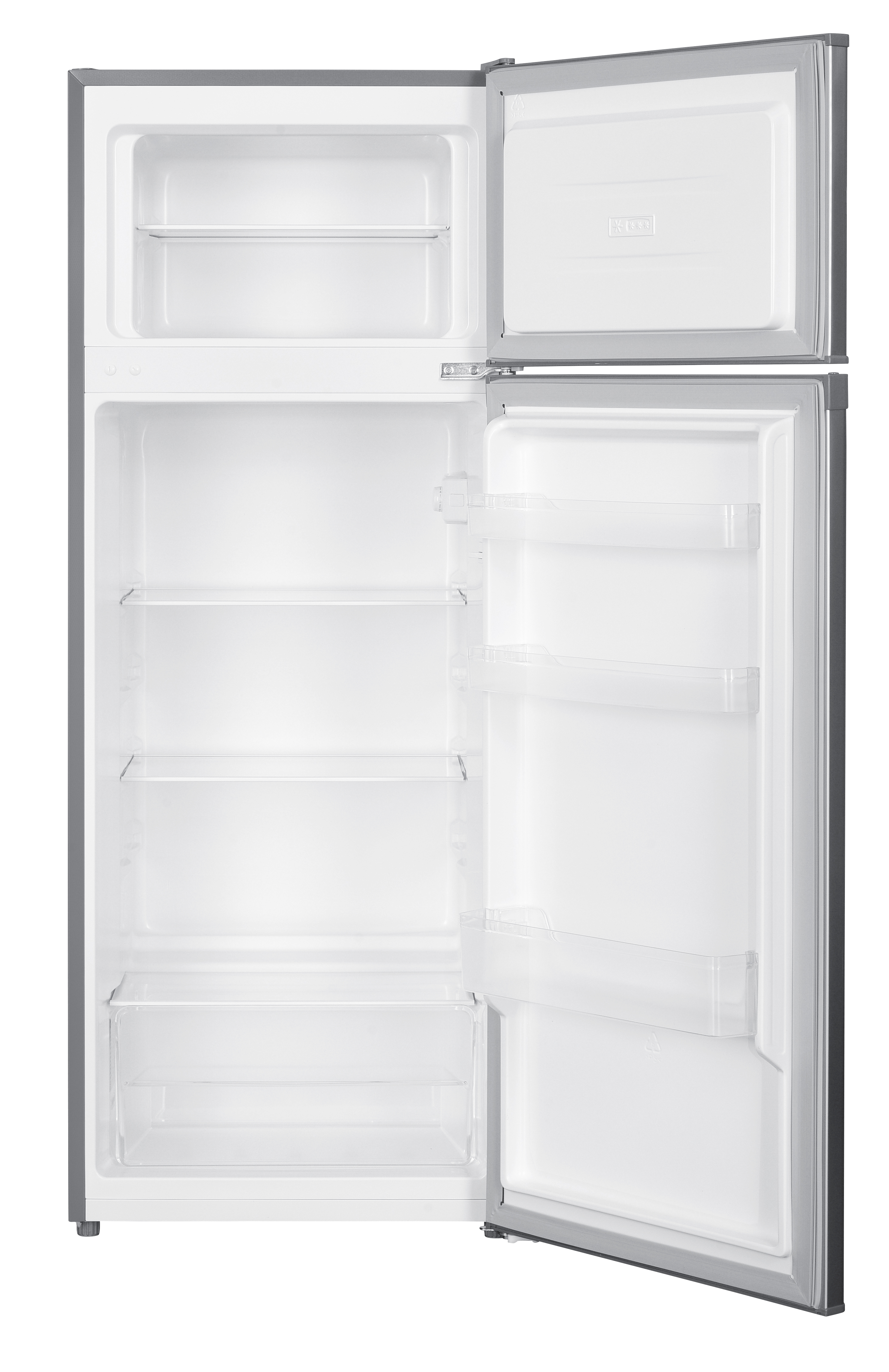 Ein leerer, offener Kühlschrank mit silbernem Gehäuse und weißen Innenfächern.