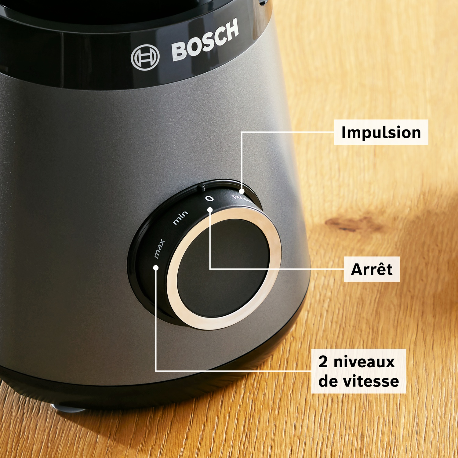 Mixeur Bosch gris avec molette pour vitesse, arrêt et impulsion.