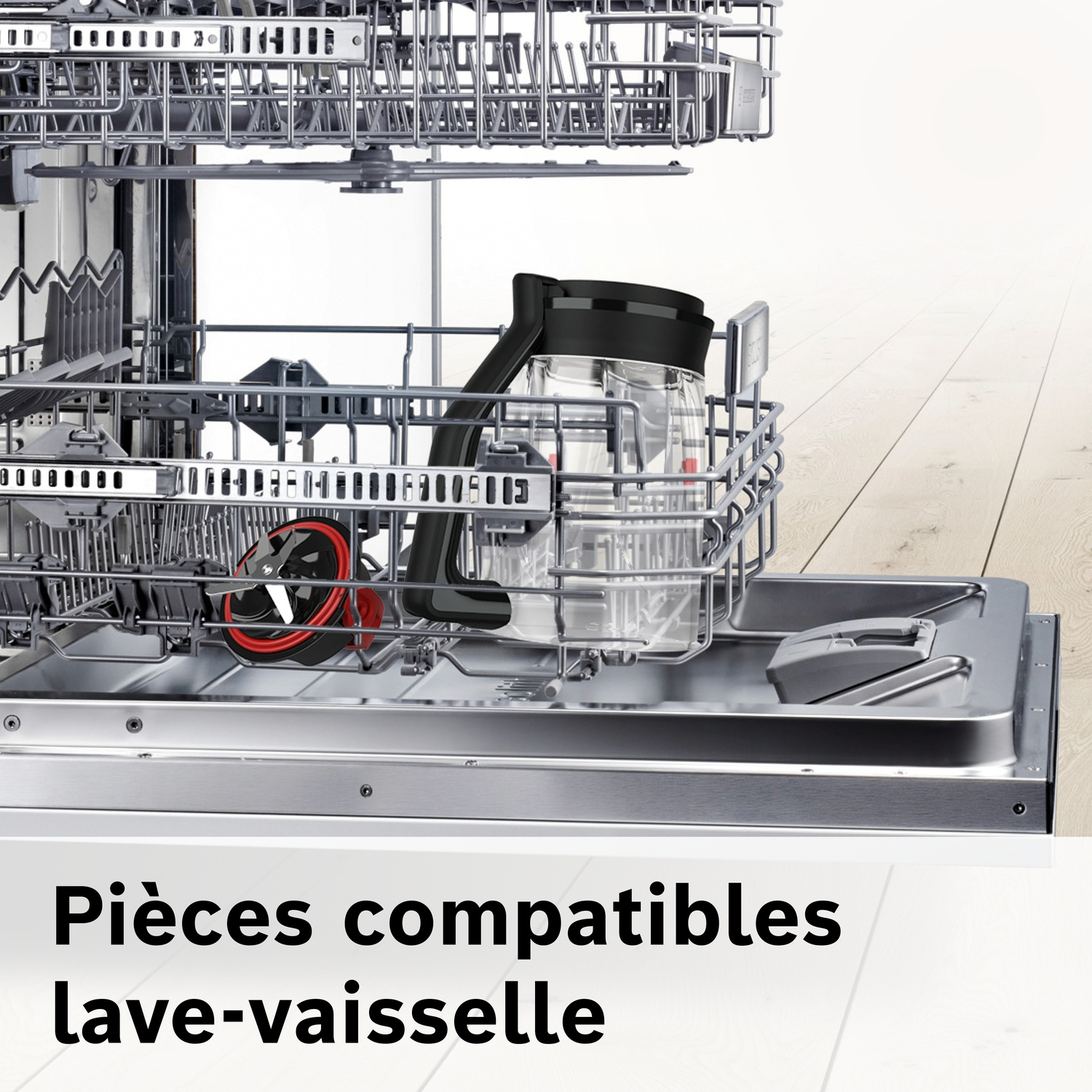 Panier de lave-vaisselle avec un récipient en verre et un accessoire de coupe.