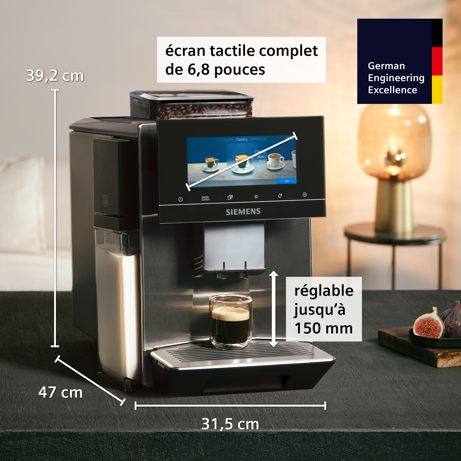 Une cafetière avec écran tactile de 6,8 pouces, dimensions 39,2x47x31,5 cm.