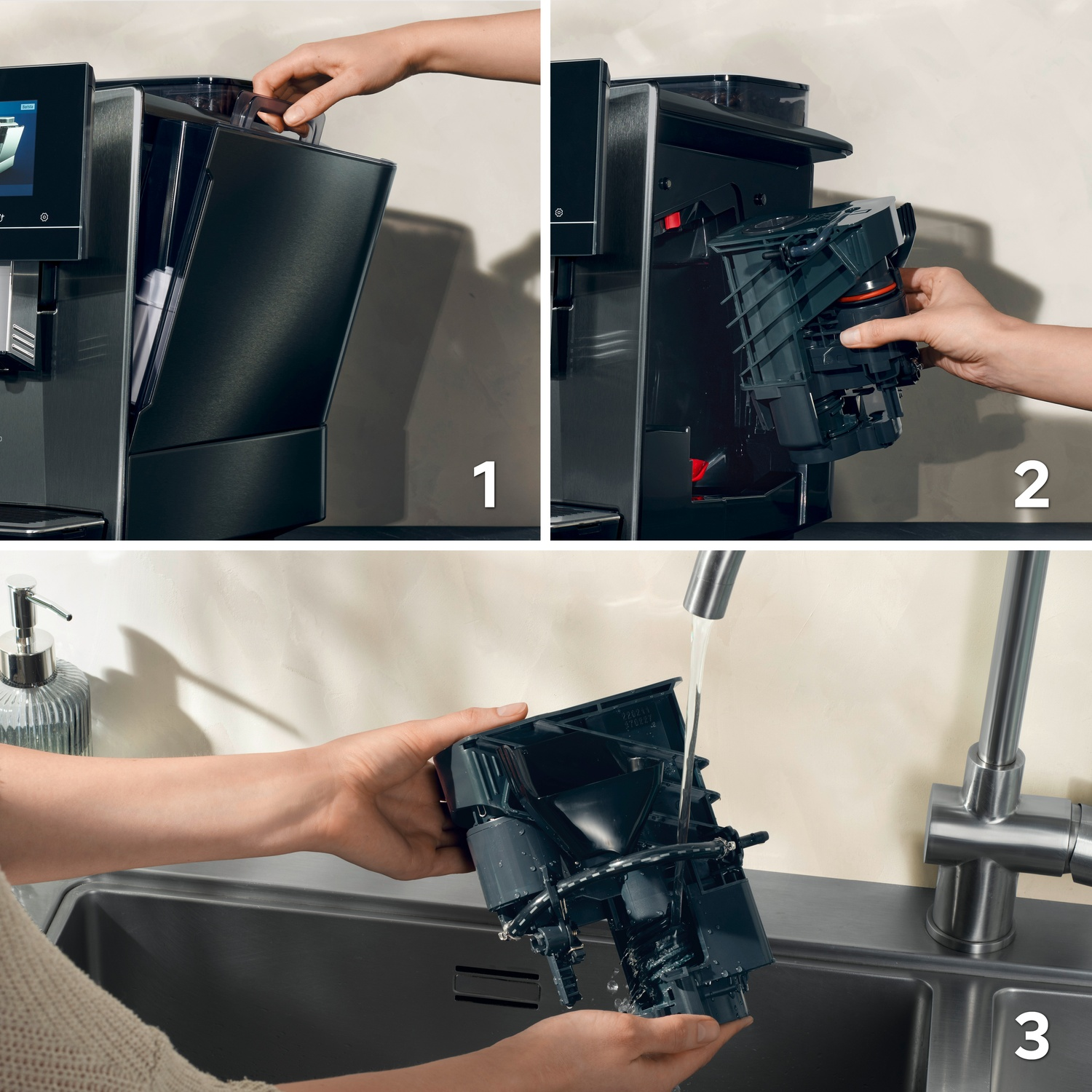 Une main retire le groupe de percolation d'une machine à café. Il est ensuite nettoyé sous l'eau courante.
