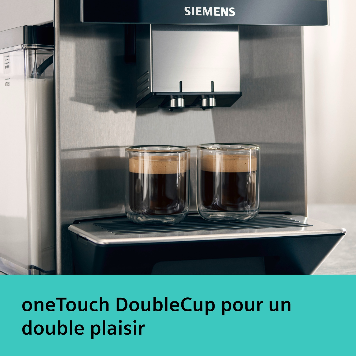 Machine à café Siemens avec deux verres d'espresso et réservoir à lait.