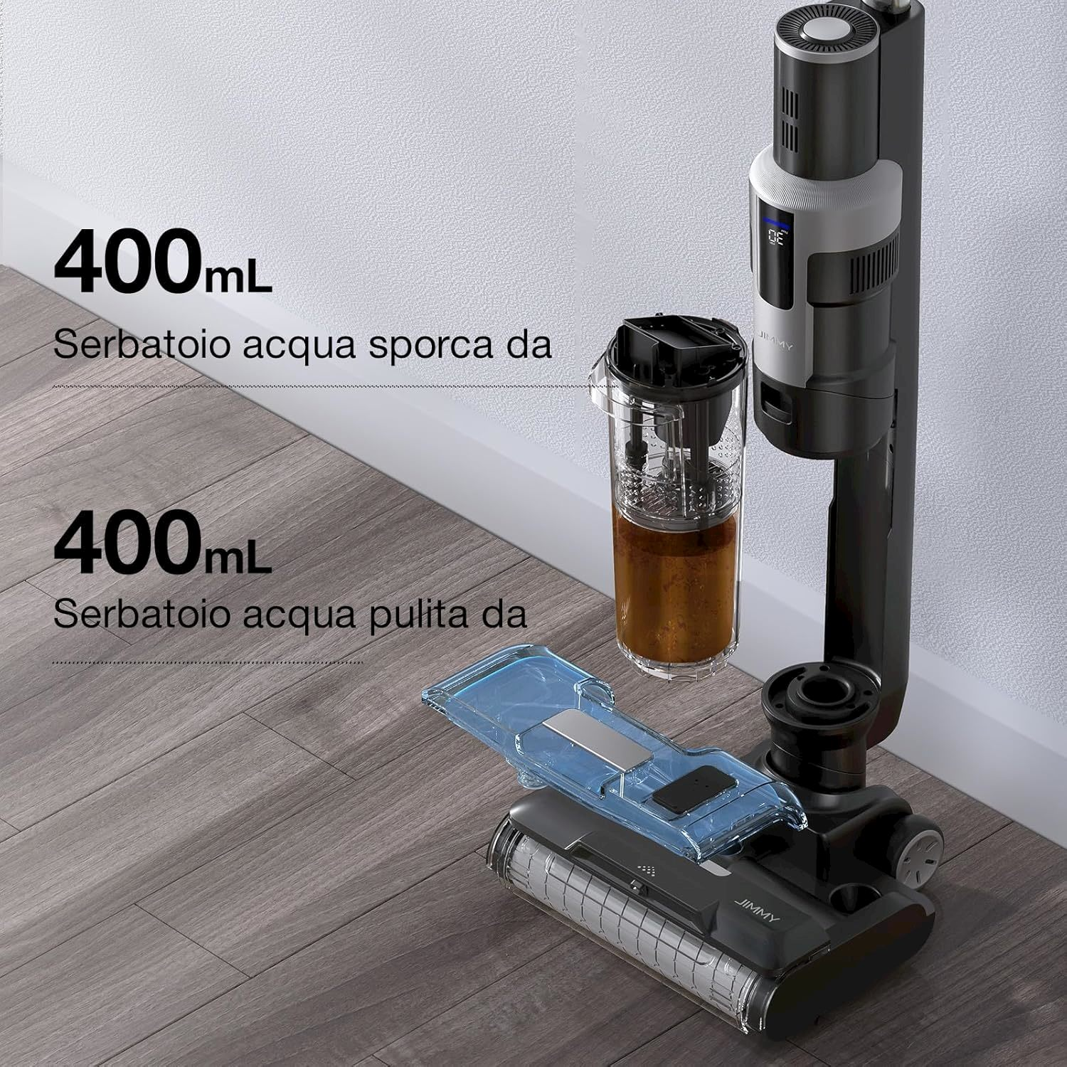 Un aspirapolvere con due serbatoi: acqua sporca e pulita.