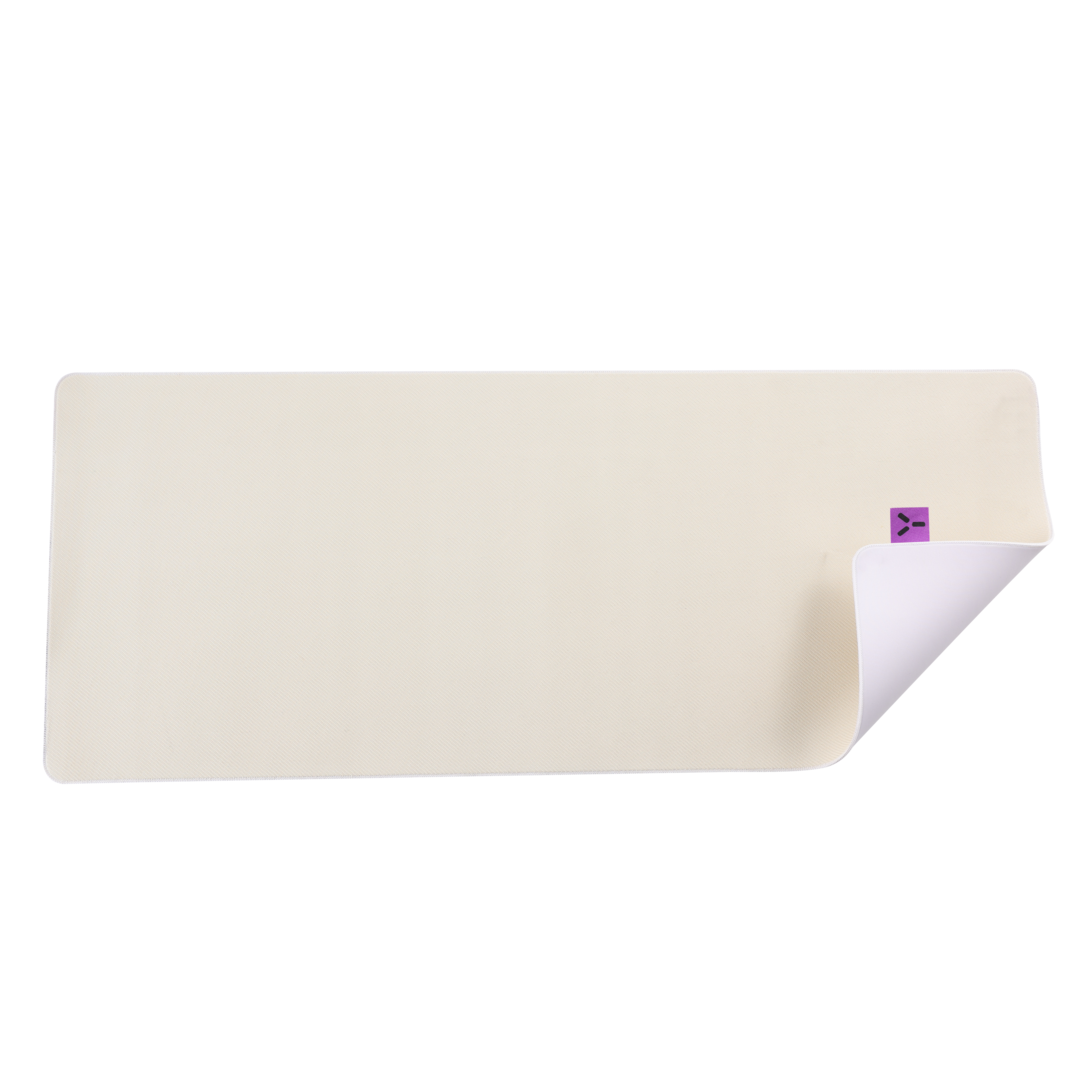 Beigefarbene Matte mit lila Symbol, eine Ecke hochgeklappt.