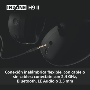 Auriculares negros con conexión de cable y logo.