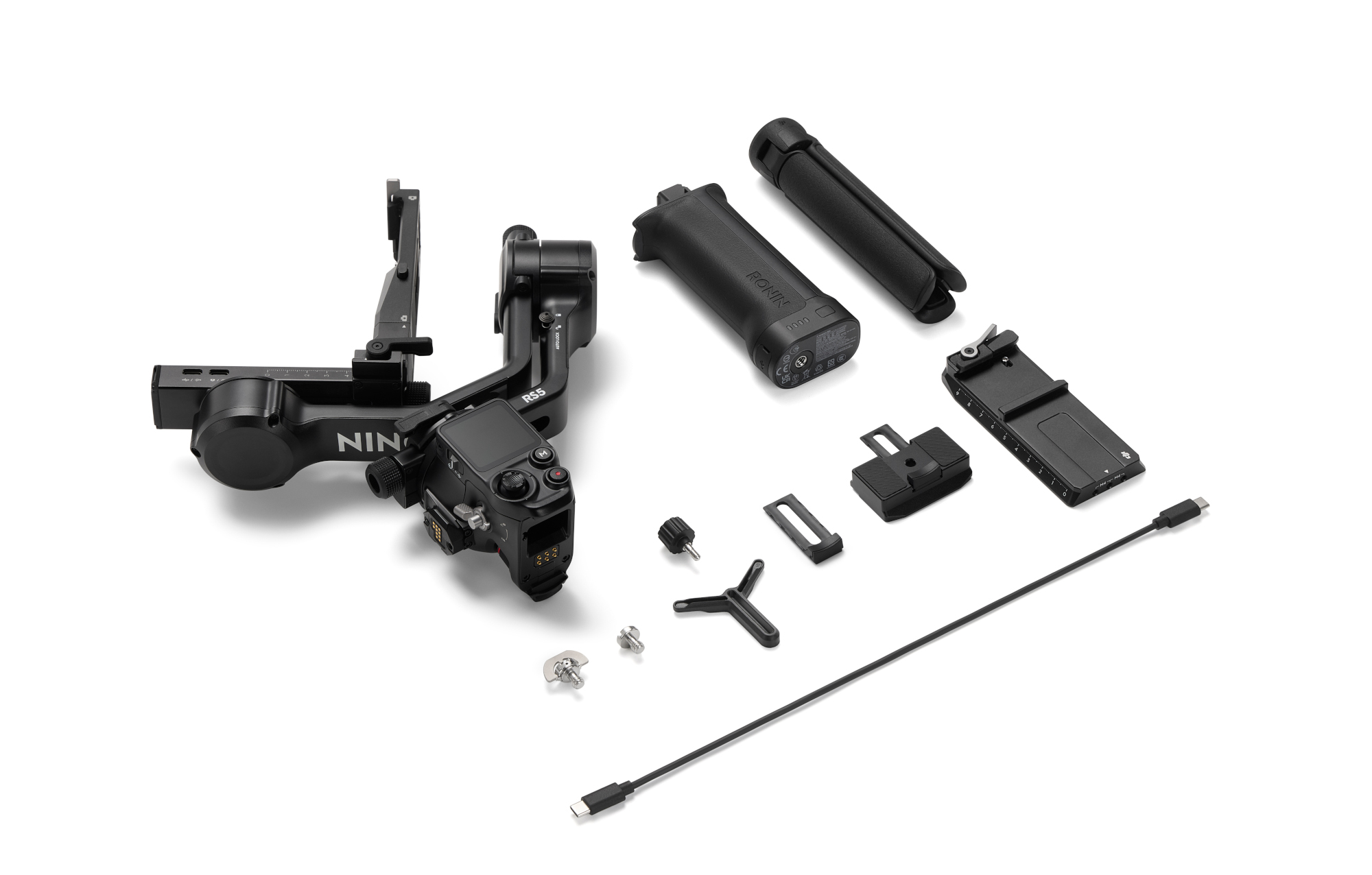 Czarny gimbal do kamery z akcesoriami, w tym uchwytami, kablami i mocowaniami.