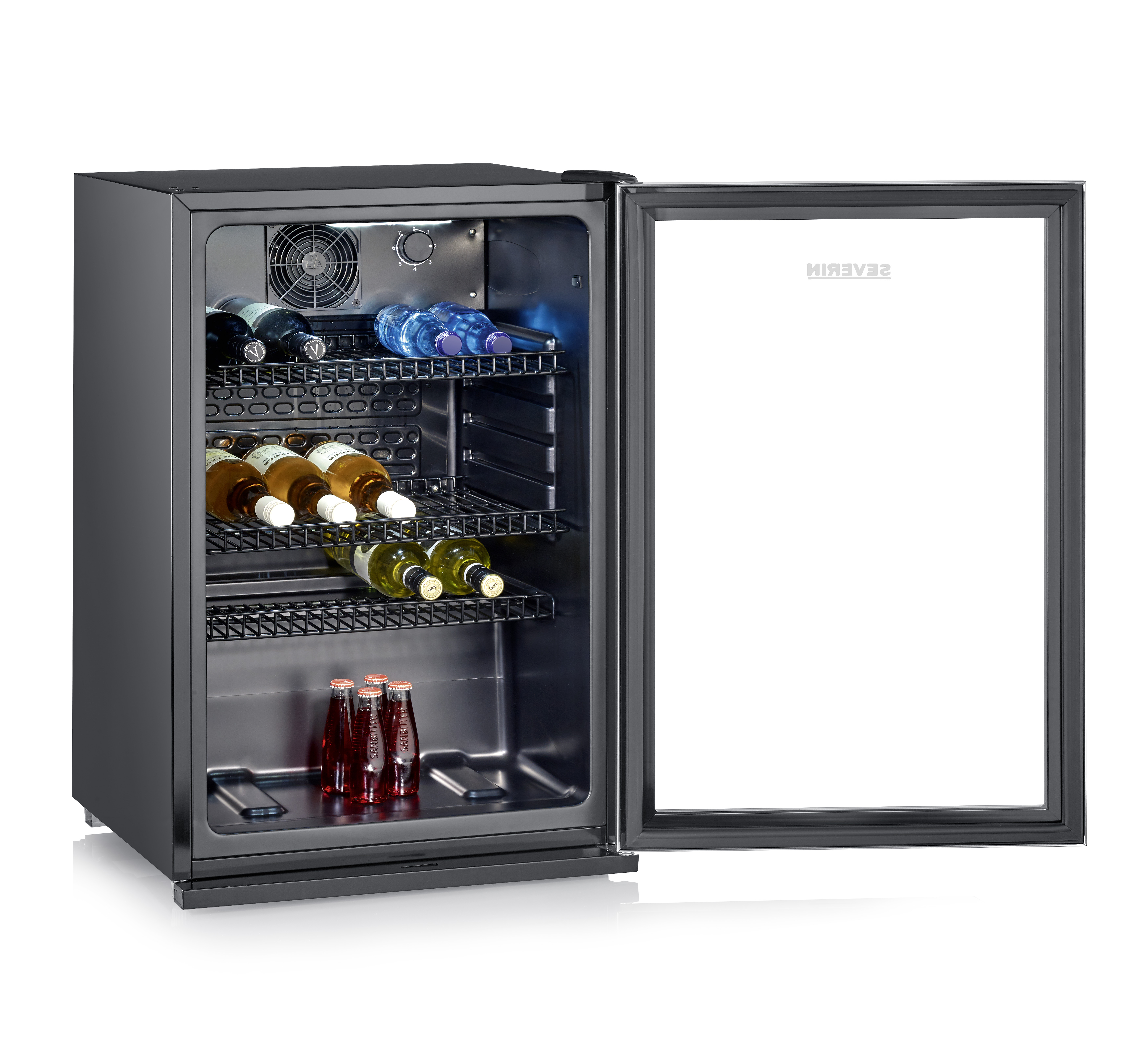 Ein schwarzer Kühlschrank mit geöffneter Glastür, gefüllt mit Flaschen.
