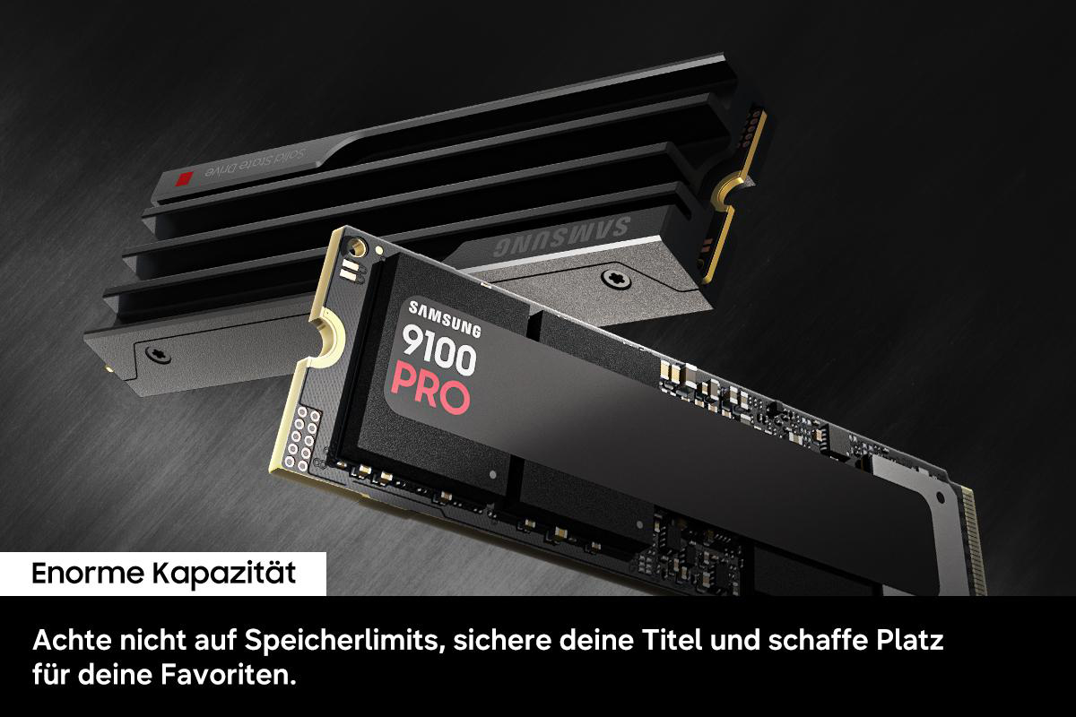 Zwei Samsung SSDs, eine mit Kühlkörper, auf dunklem Grund.