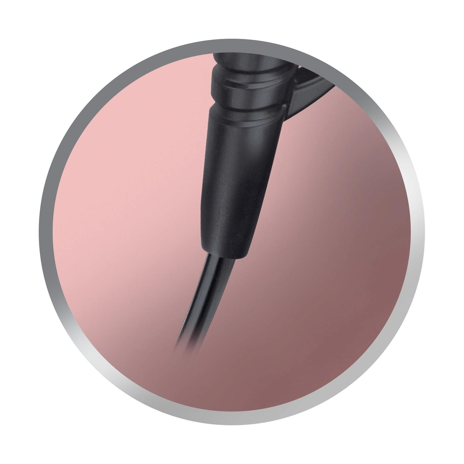 Cavo e spina neri con bordo argentato su sfondo rosa.
