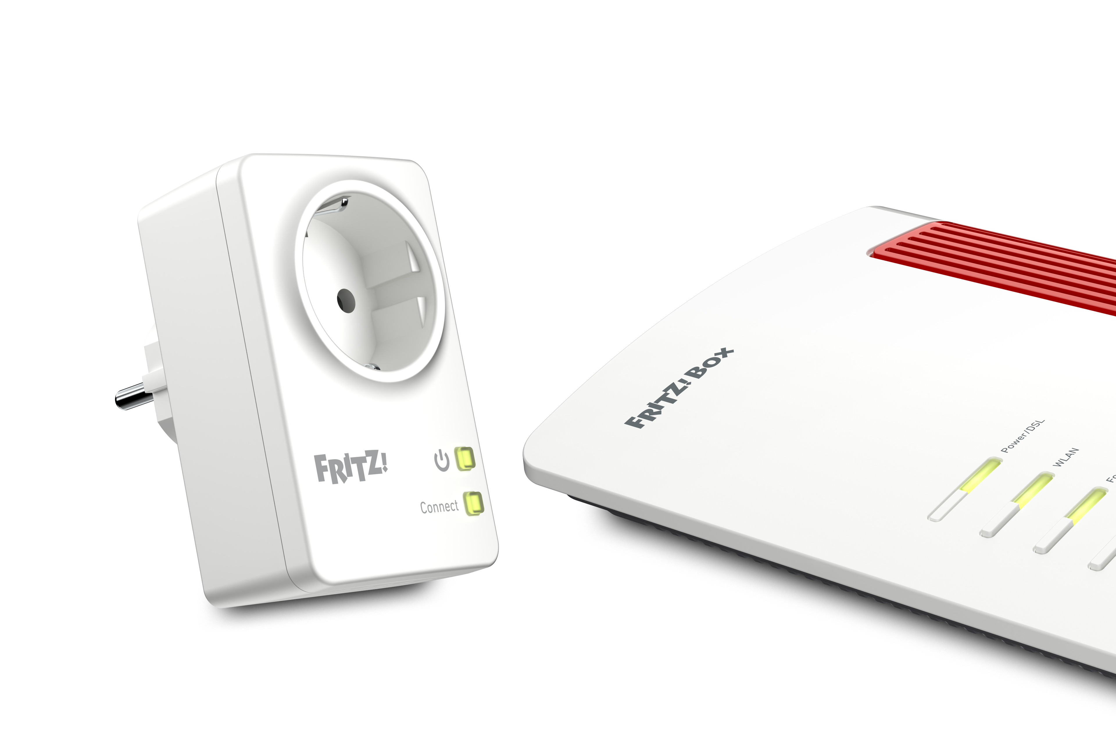 Ein weier Fritz!Box Router und ein weier Steckdosenadapter mit roten Streifen.