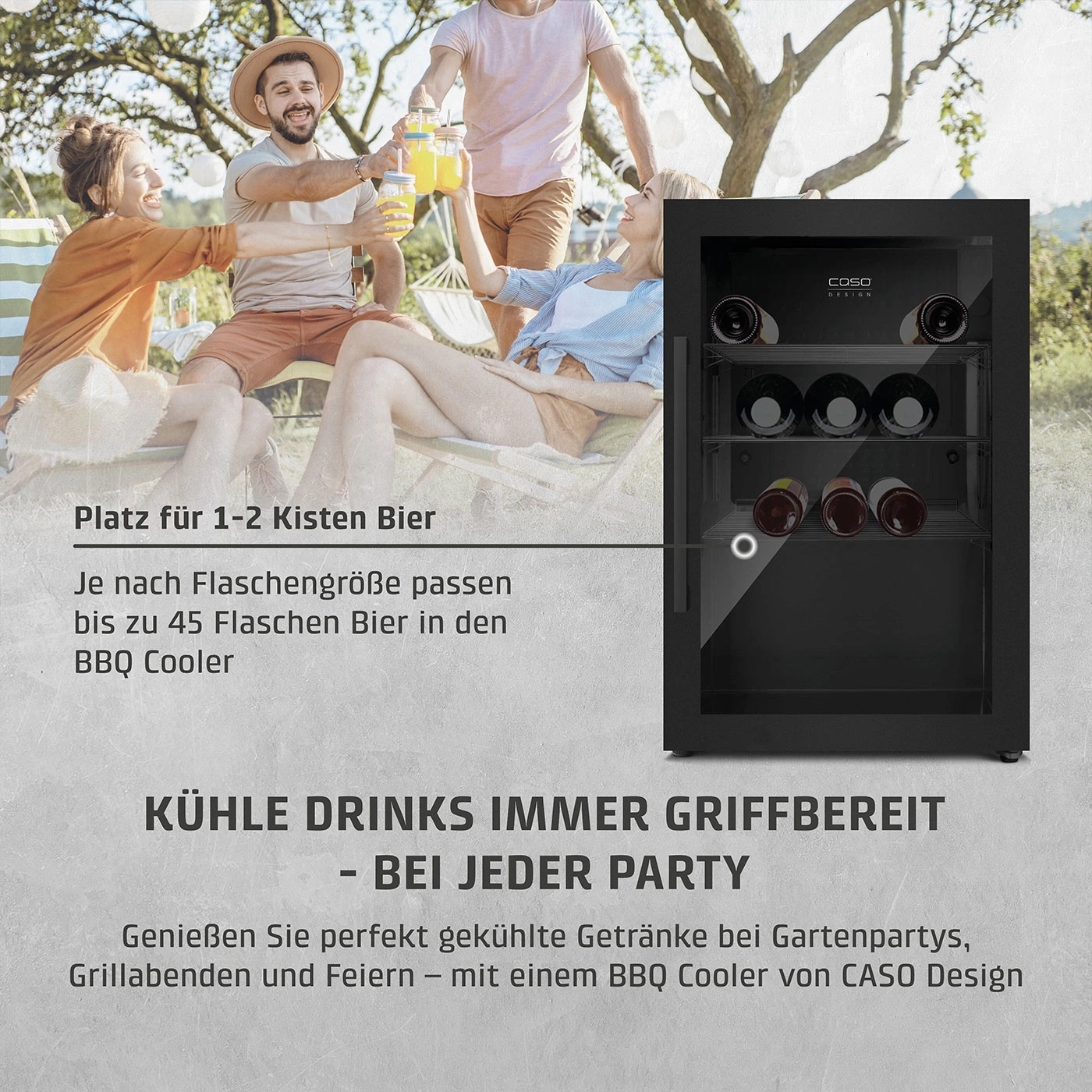 Freunde stoßen mit gelben Getränken an, daneben ein schwarzer Weinkühler.