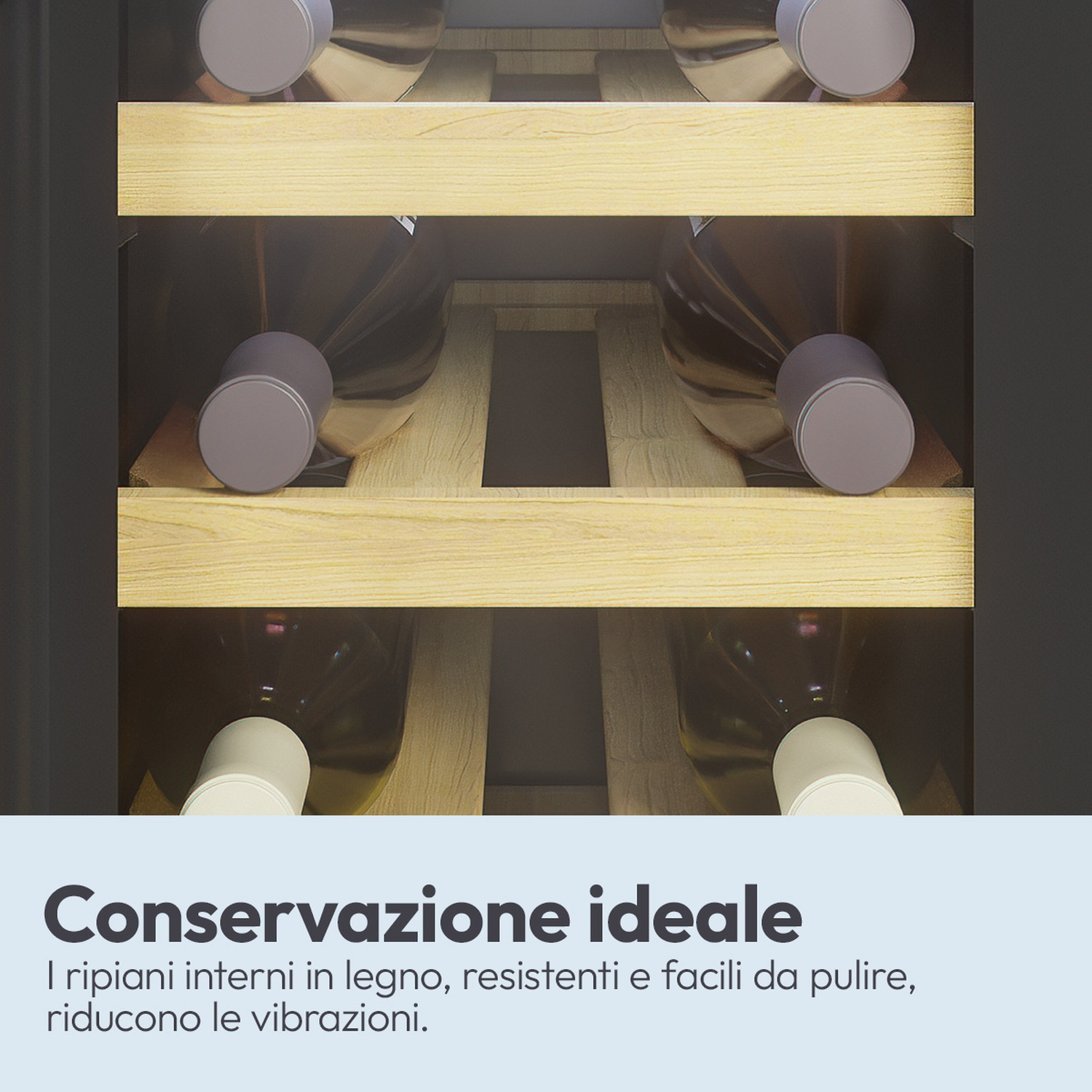 Cantinetta con ripiani in legno che sorreggono bottiglie.