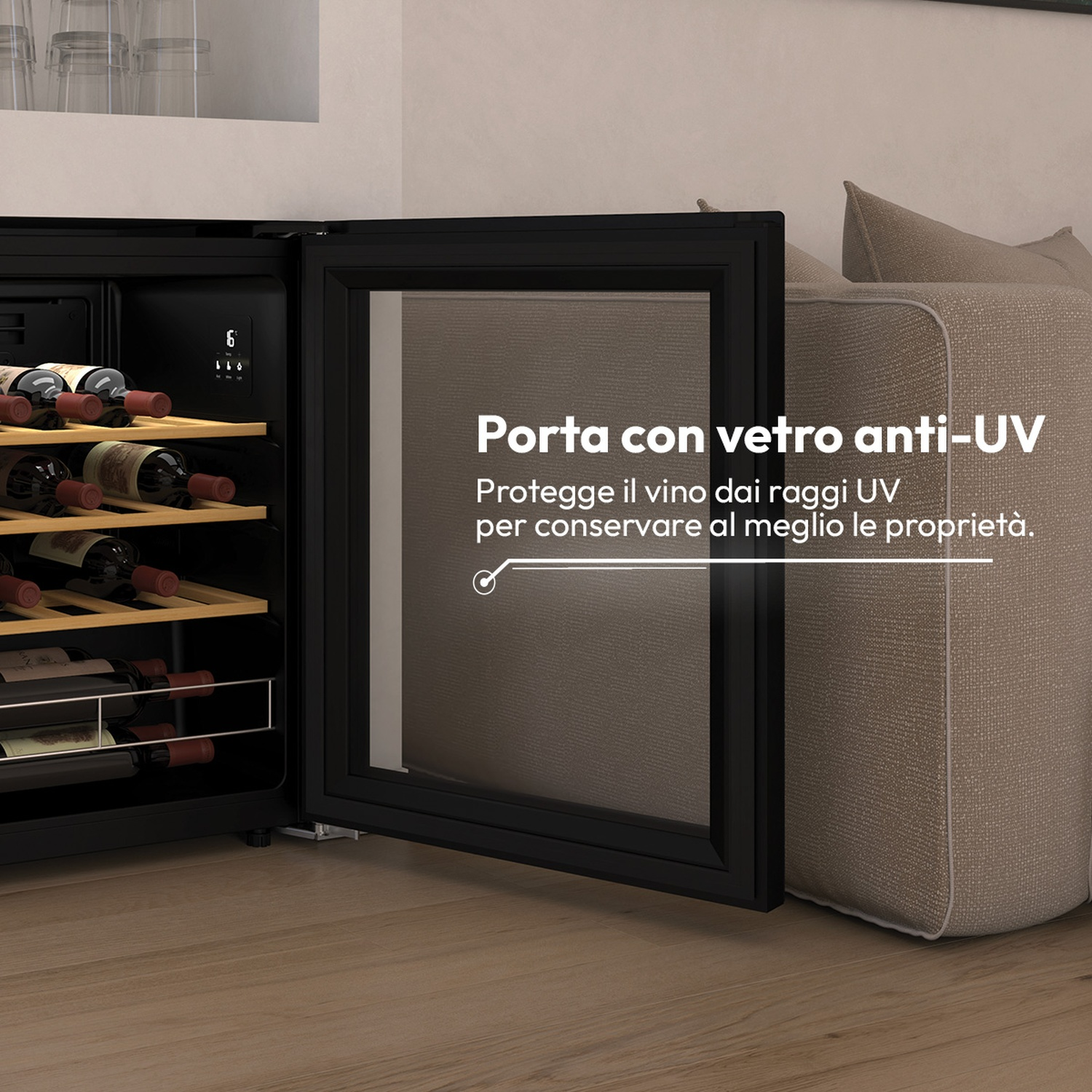 Una cantinetta per vino con la porta aperta, piena di bottiglie.