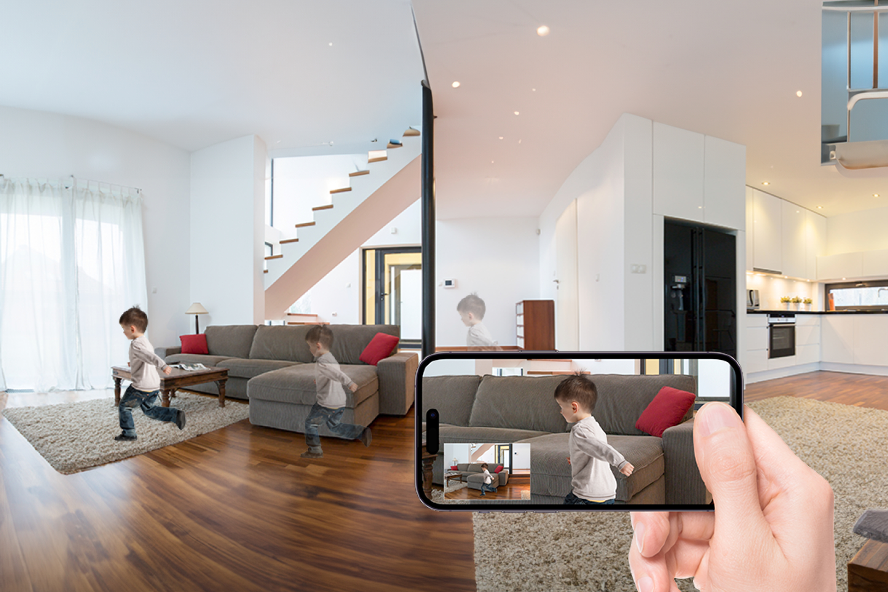 Ein Junge rennt durch ein modernes Wohnzimmer, das von einem Handy gefilmt wird.