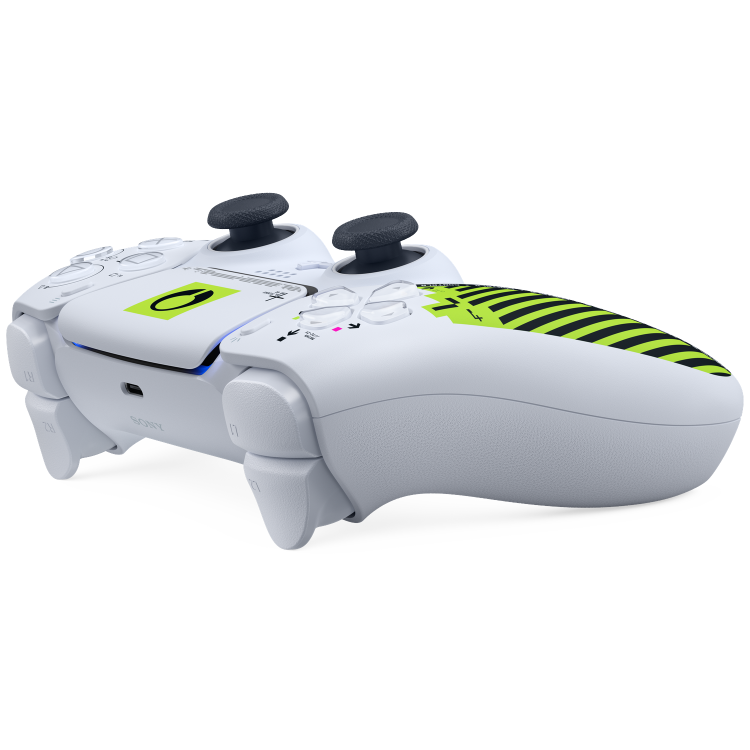 Een witte controller met zwart-neon groene strepen en een neon groen symbool.