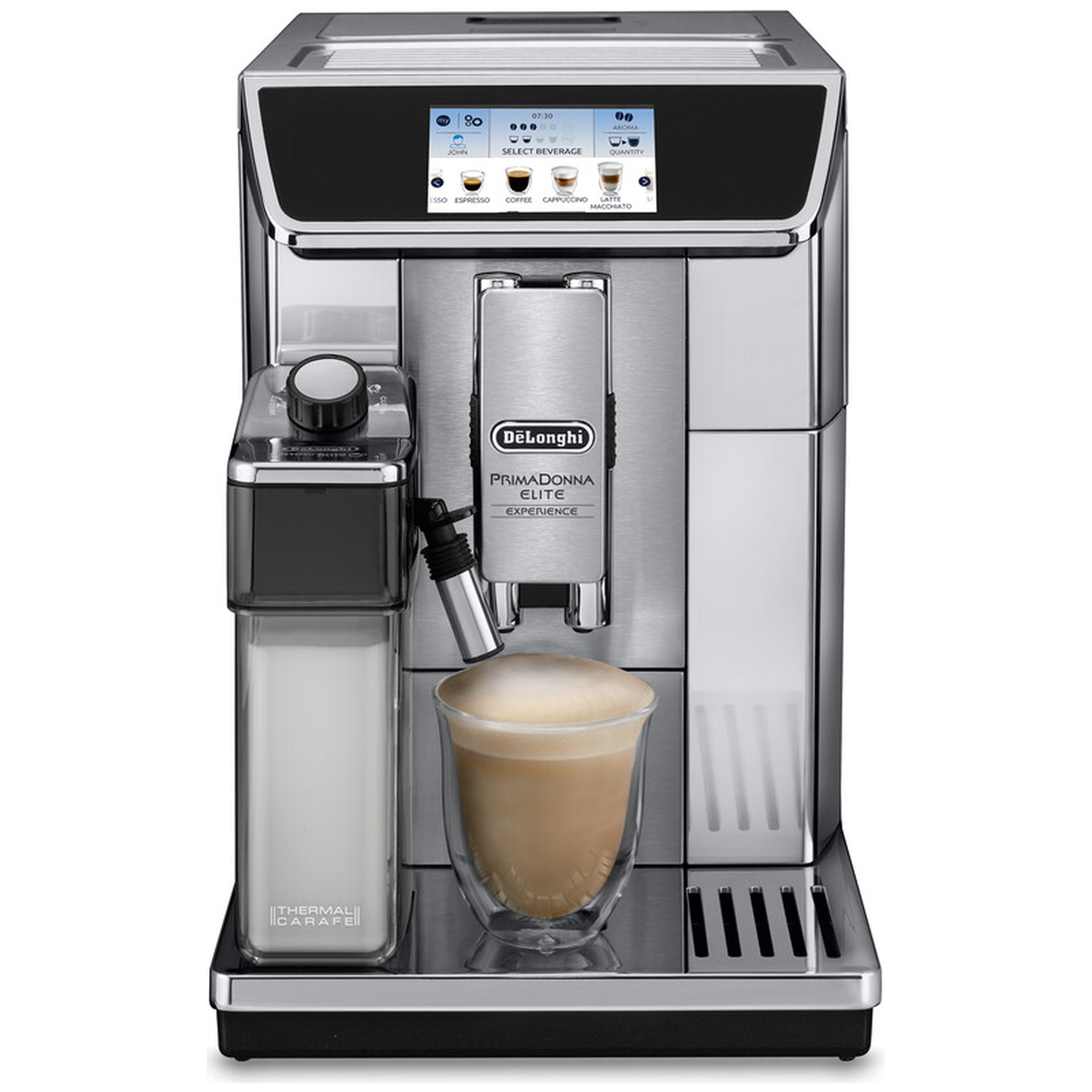 Elegante koffiemachine met melkkaraf en afgewerkt drankje in een glas.