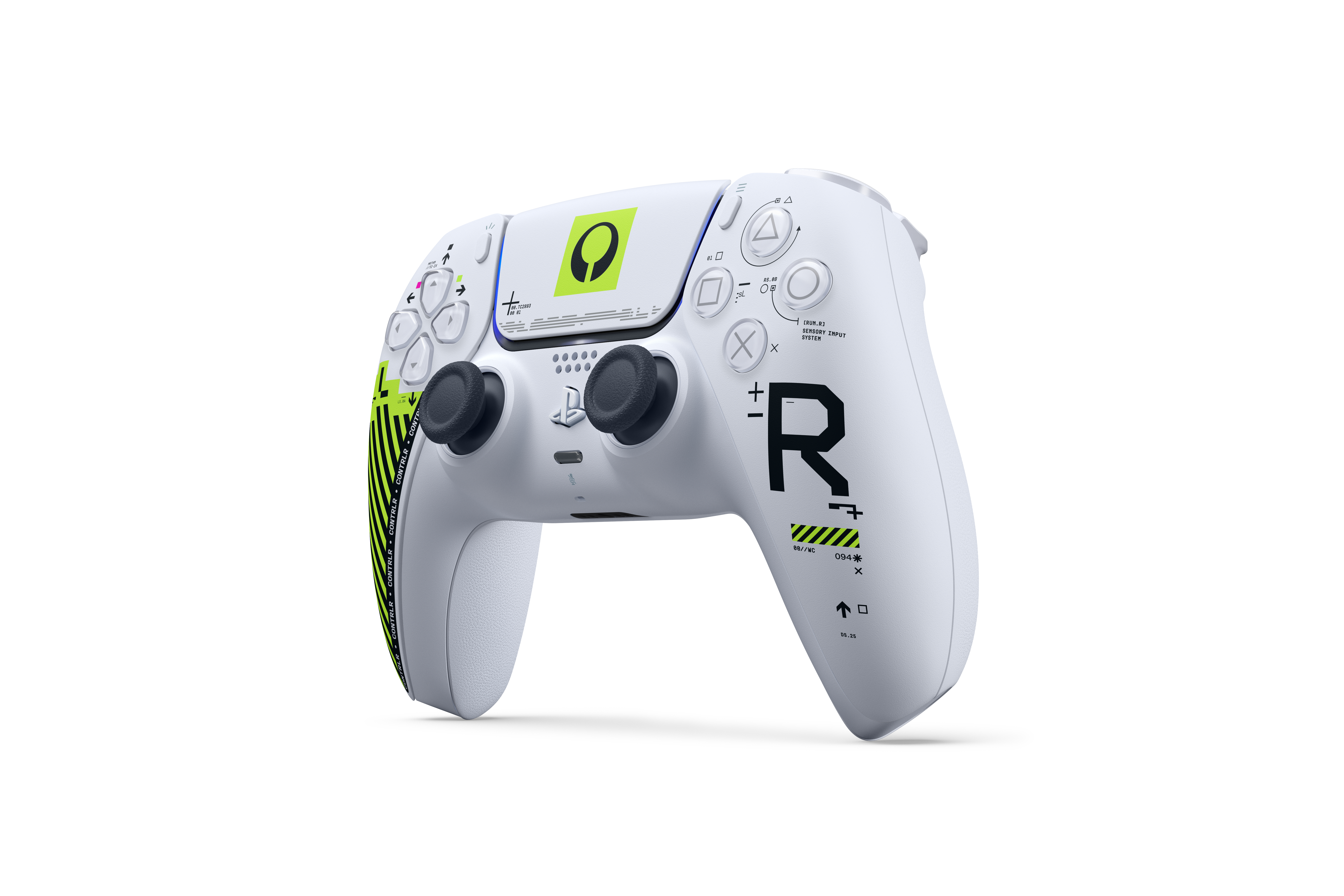 Ein weißer Controller mit grünen und schwarzen Akzenten, isoliert auf weißem Hintergrund.