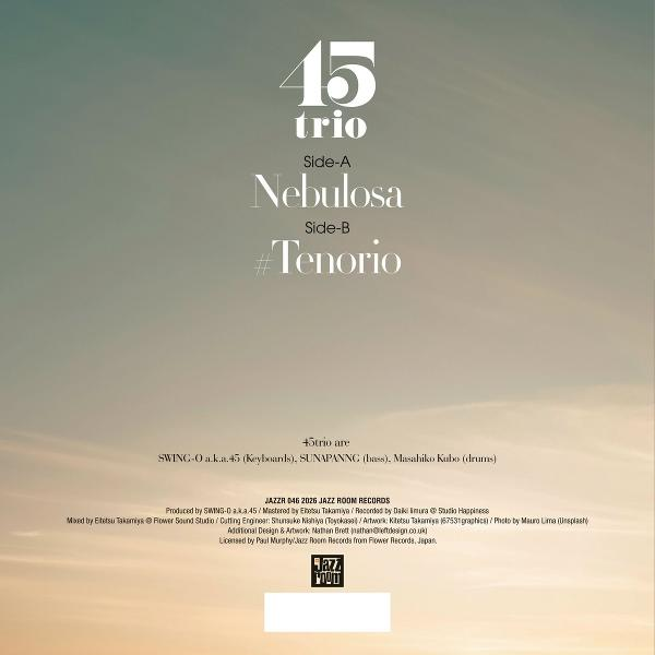 Schallplatten-Cover mit dem Titel 'Nebulosa' und '#Tenorio' von 45 trio.