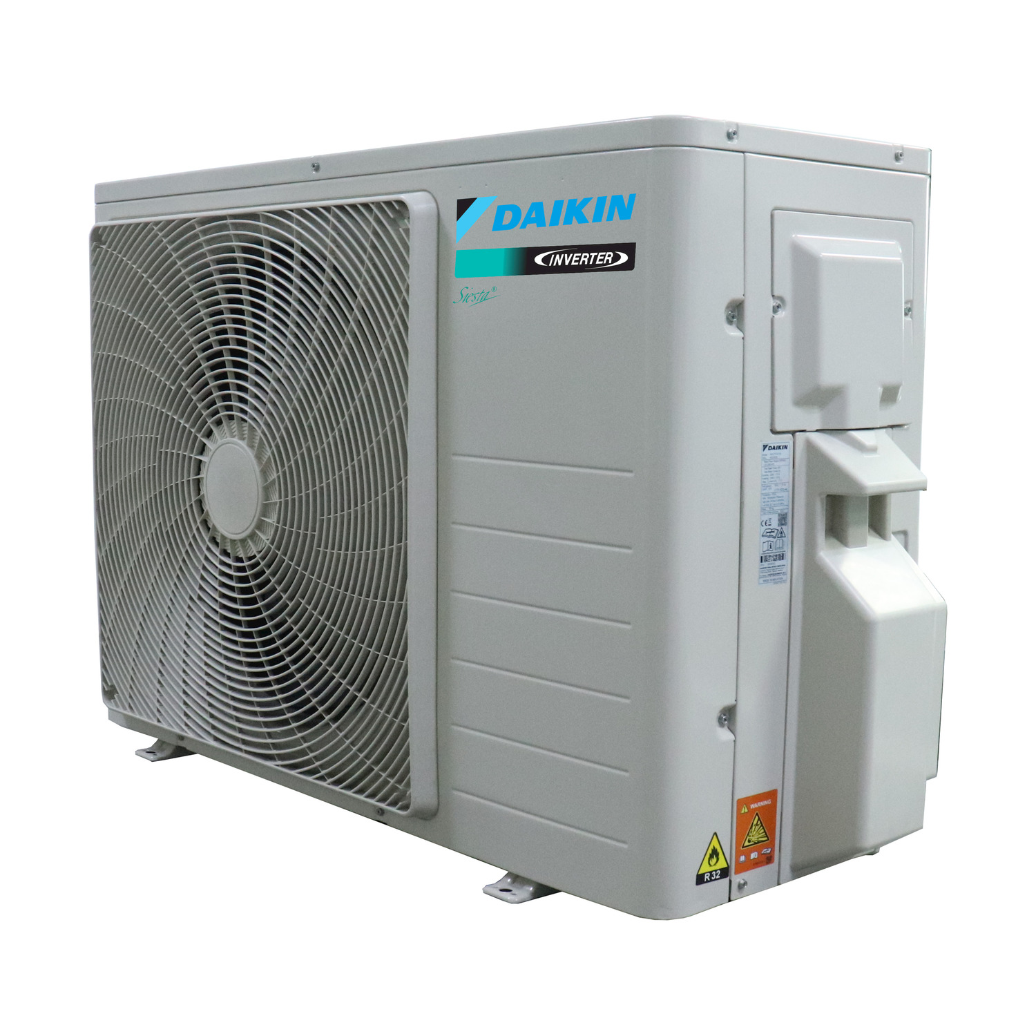 Unità esterna grigia per condizionatore Daikin con grande griglia della ventola.