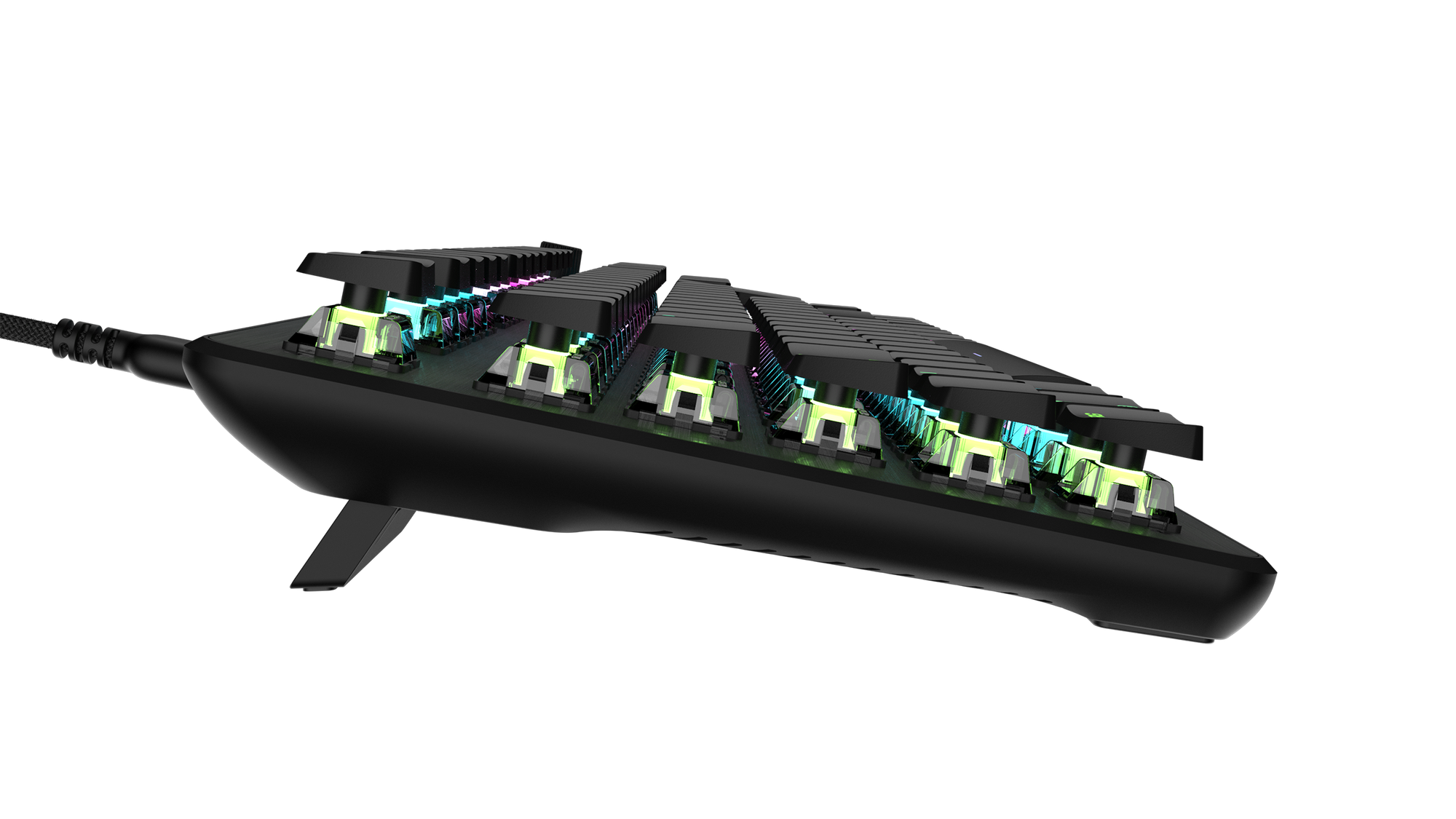 Eine schwarze mechanische Tastatur mit RGB-Hintergrundbeleuchtung, von der Seite auf dunklem Hintergrund gesehen.