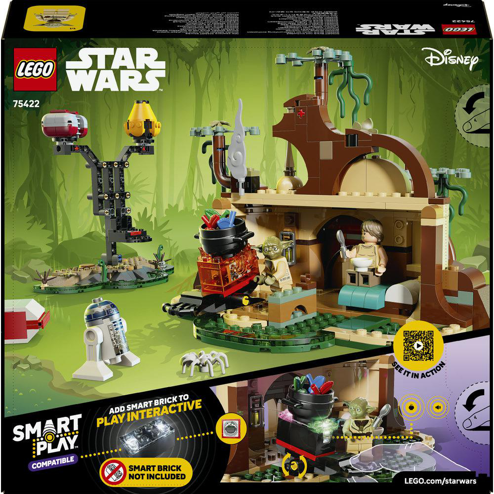 Lego Star Wars Set mit Yoda, R2-D2 und einer Struktur. Grüner Waldhintergrund.