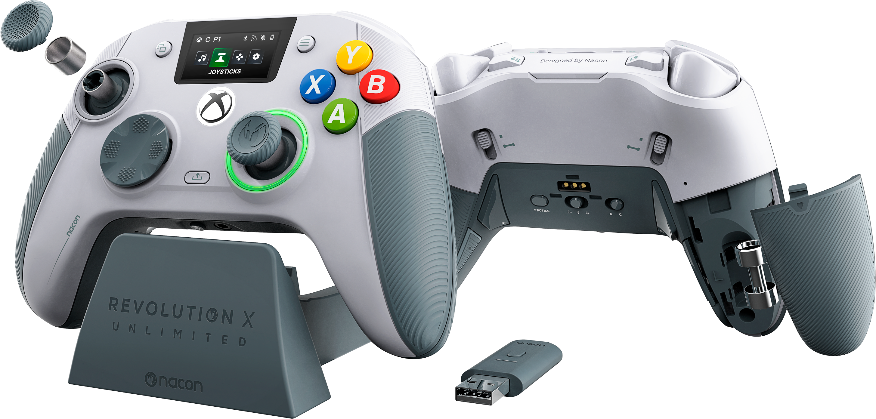 Ein weißer und grauer Nacon Revolution X Controller mit Zubehör auf schwarzem Hintergrund.