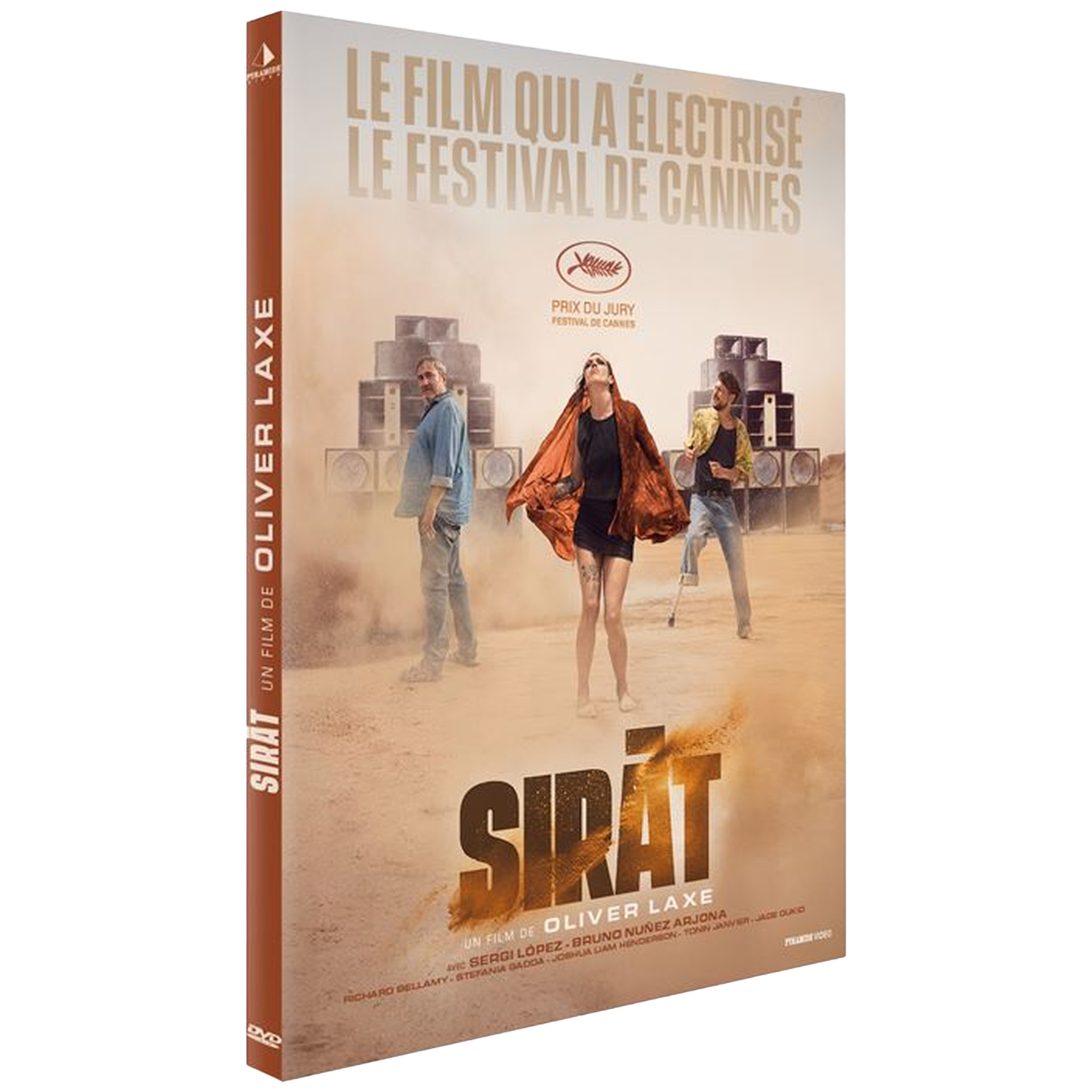 Film poster met drie personen voor luidspreker stapels en festival logo.