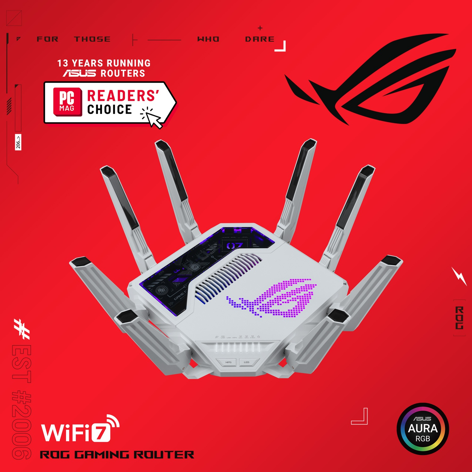 Een witte Asus ROG WiFi 7 gamingrouter met zes antennes op een rode achtergrond.