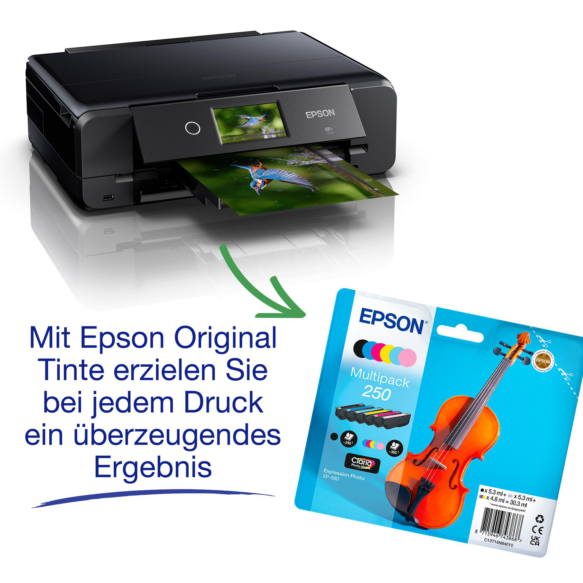Ein schwarzer Epson Drucker druckt ein Bild. Daneben ist eine Packung Tintenpatronen.
