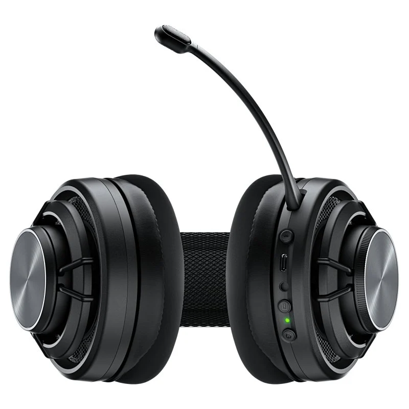 Auriculares negros para juegos con micrófono, diales y luz LED verde.