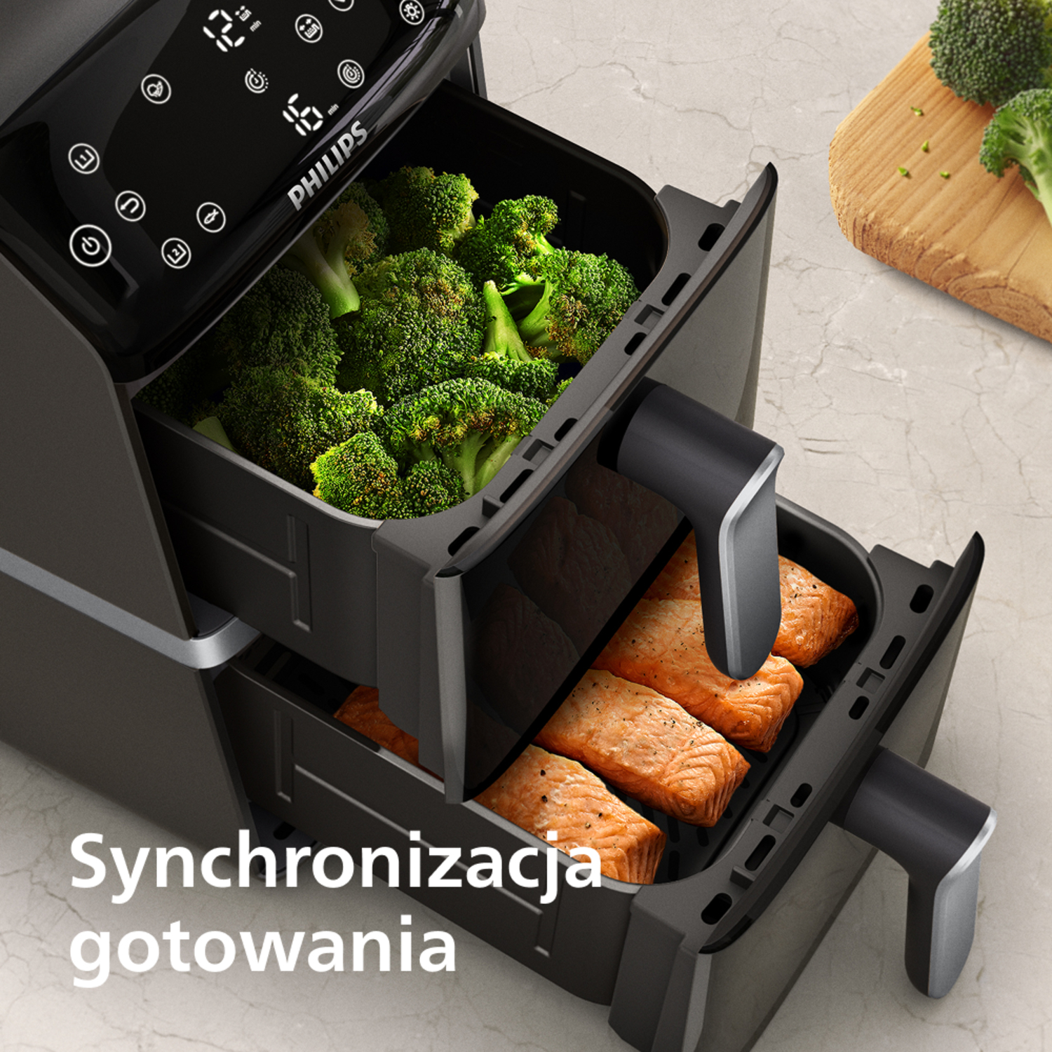 Podwójna frytkownica beztłuszczowa z brokułami na górze i łososiem na dole.