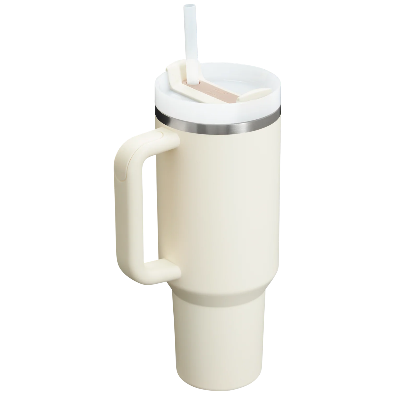 Siyah arka plan üzerinde kulplu ve pipetli krem rengi bardak.
