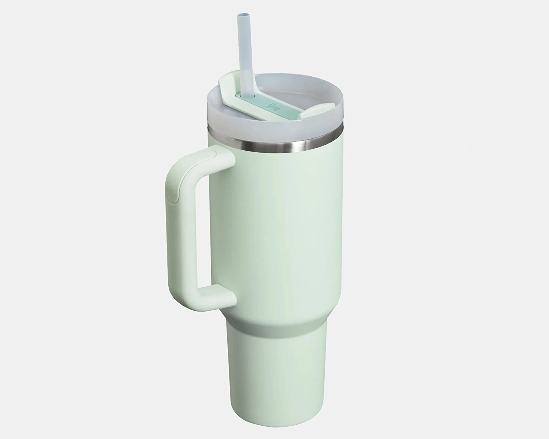 Kulplu ve pipetli açık yeşil bardak.