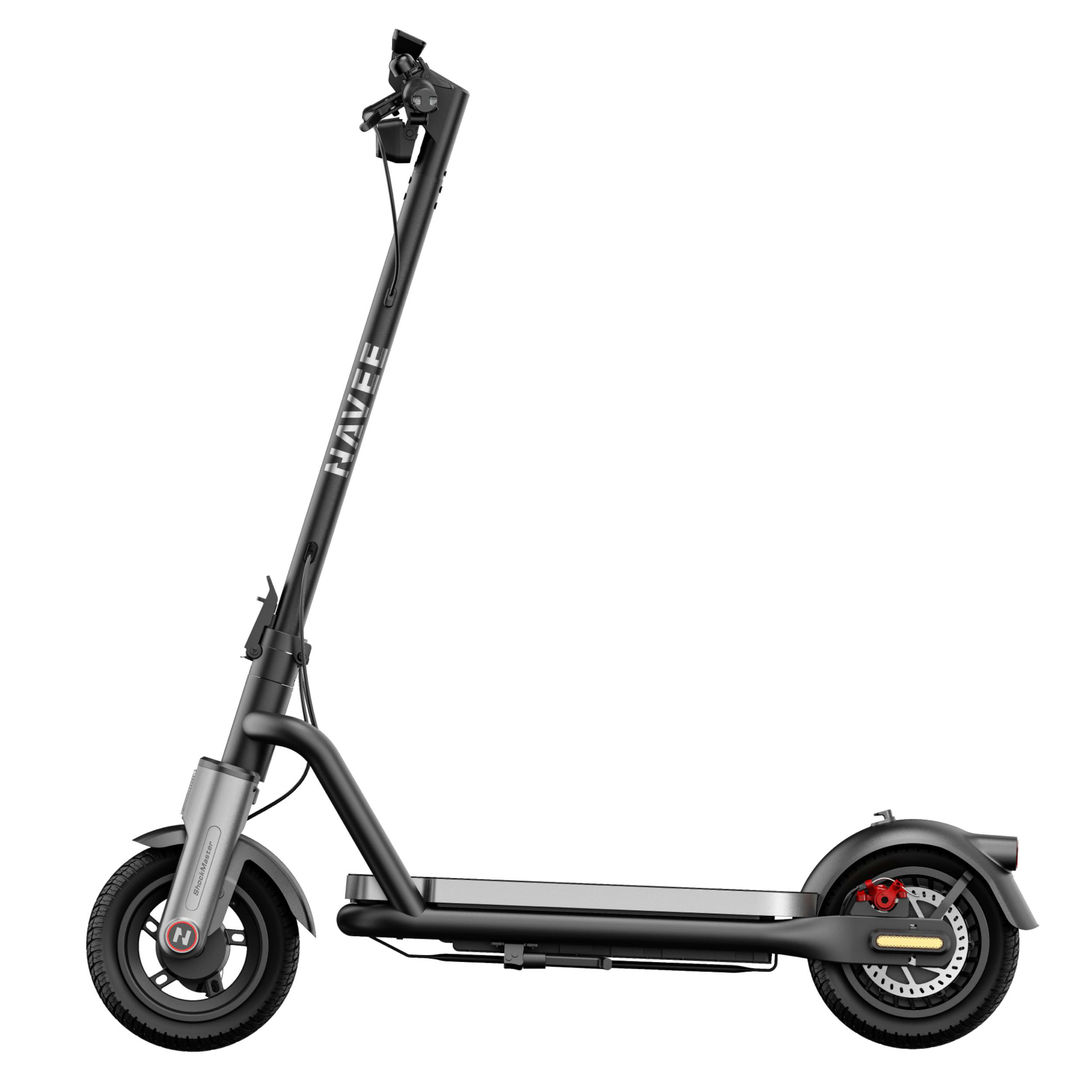 Ein schwarzer E-Scooter mit silbernen Akzenten, auf weißem Hintergrund.