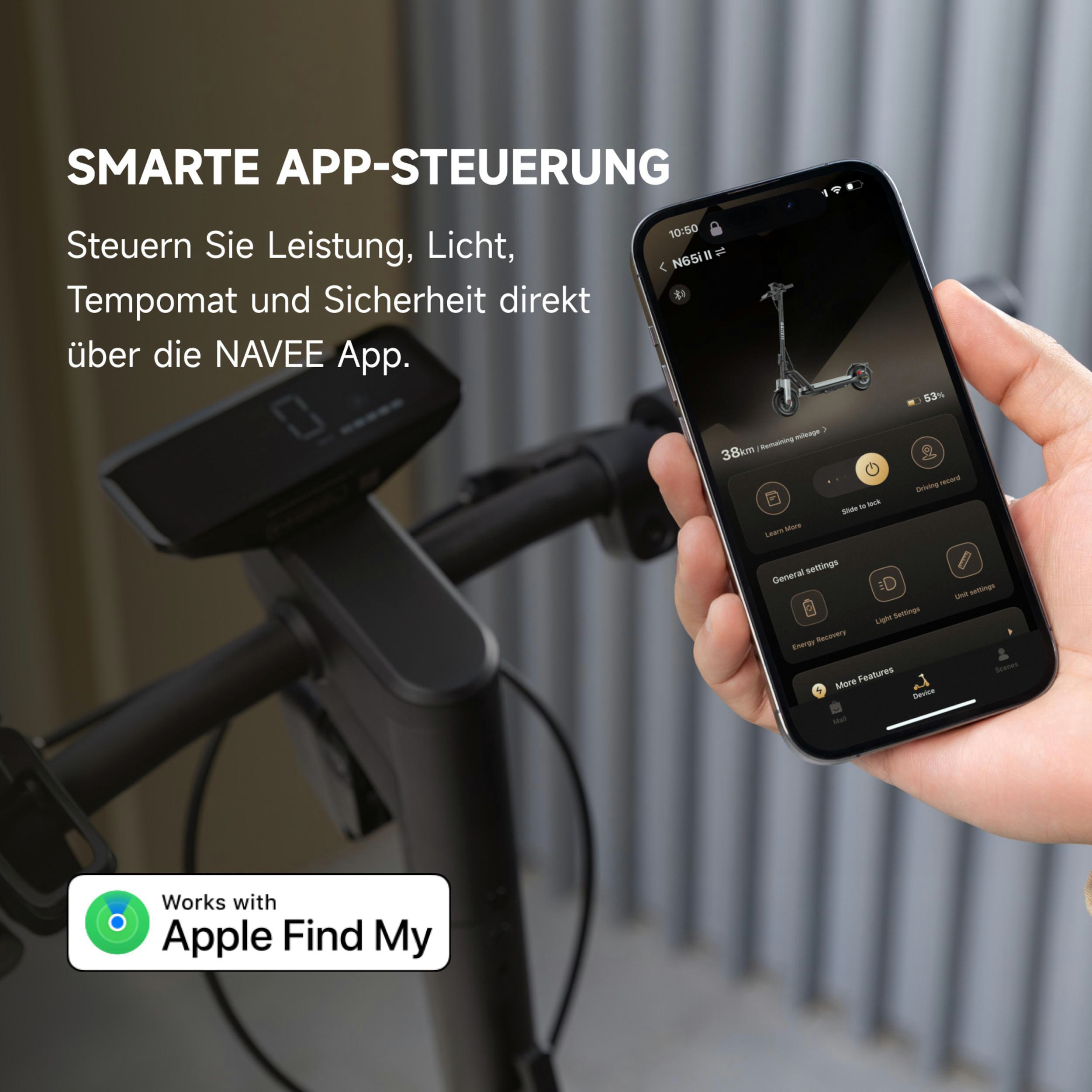 Ein Smartphone zeigt eine App zur Steuerung eines E-Scooters. Ein E-Scooter ist zu sehen.
