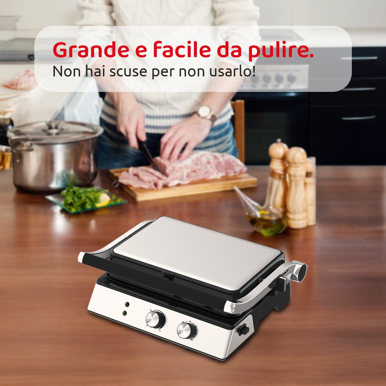 Un grill è su un tavolo di legno, vicino a shaker e una pentola.