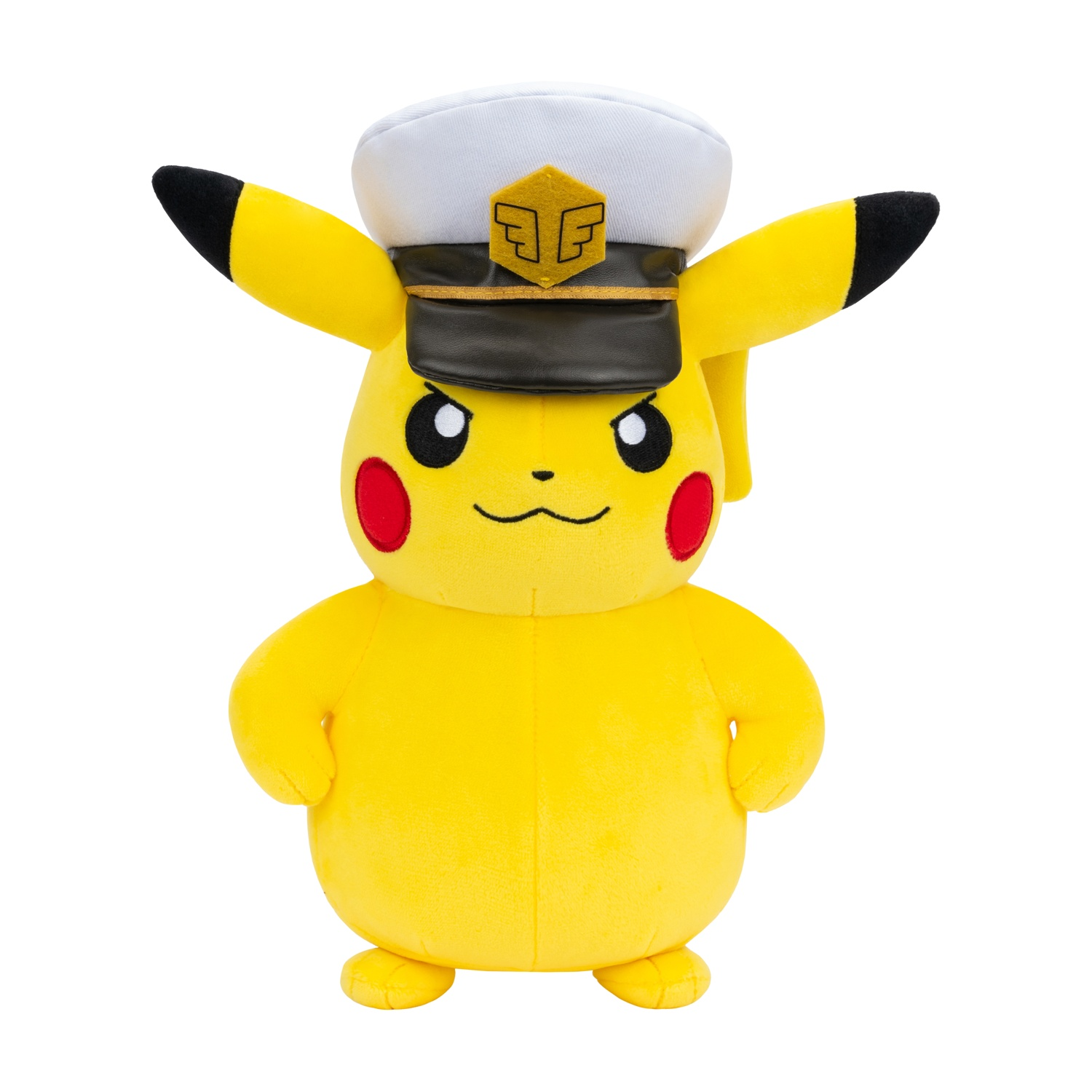 Un peluche giallo di Pikachu con cappello da capitano e punte delle orecchie nere.