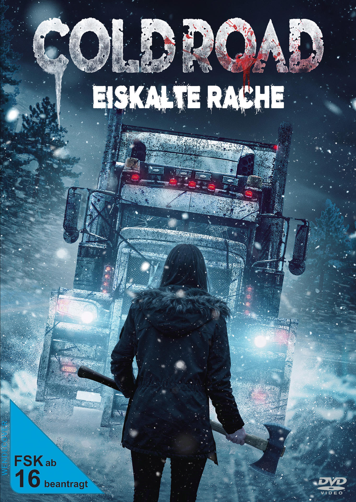 Eine Frau mit Axt steht vor einem LKW im Schnee. Titel: COLD ROAD.