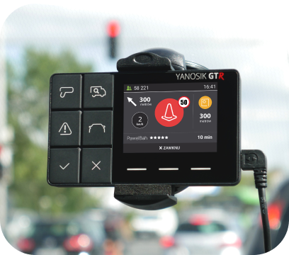 Urządzenie Yanosik GTR wyświetla strefę robót drogowych z pachołkiem.