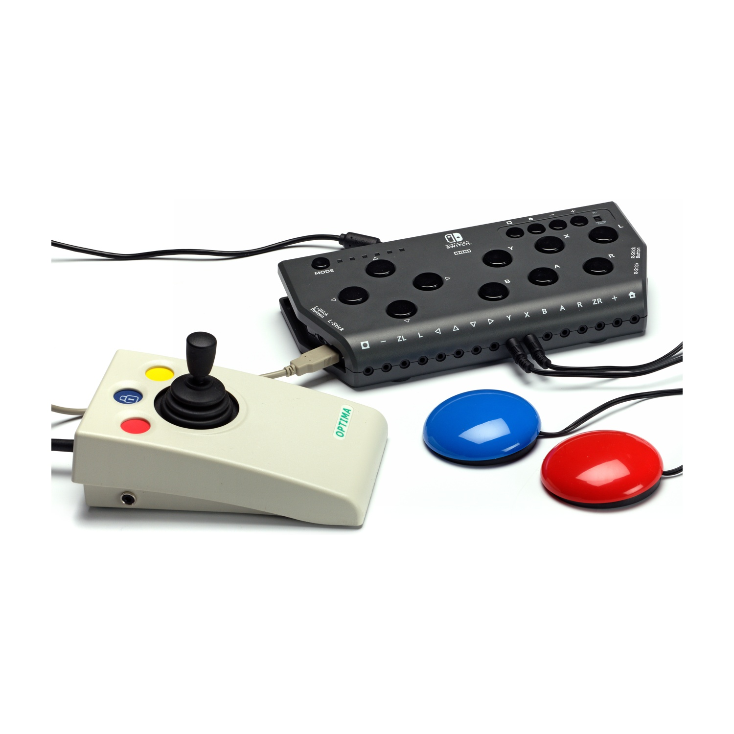 Un joystick, un controller nero e due pulsanti rotondi su sfondo bianco.