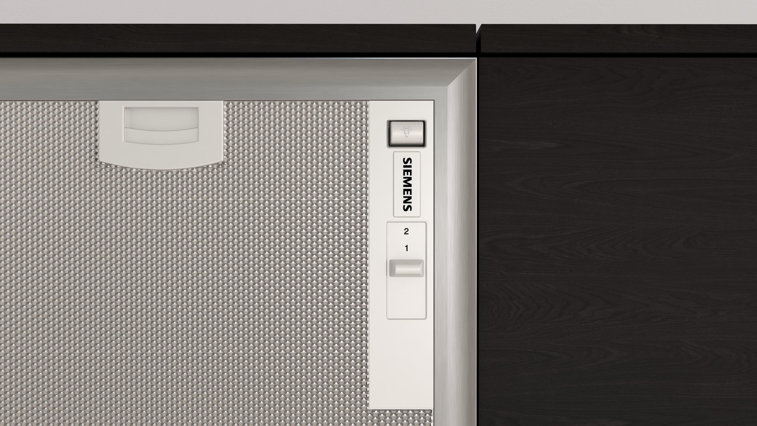 Siemens Dunstabzugshaube mit Metallfilter, Licht- und Geschwindigkeitsregler.