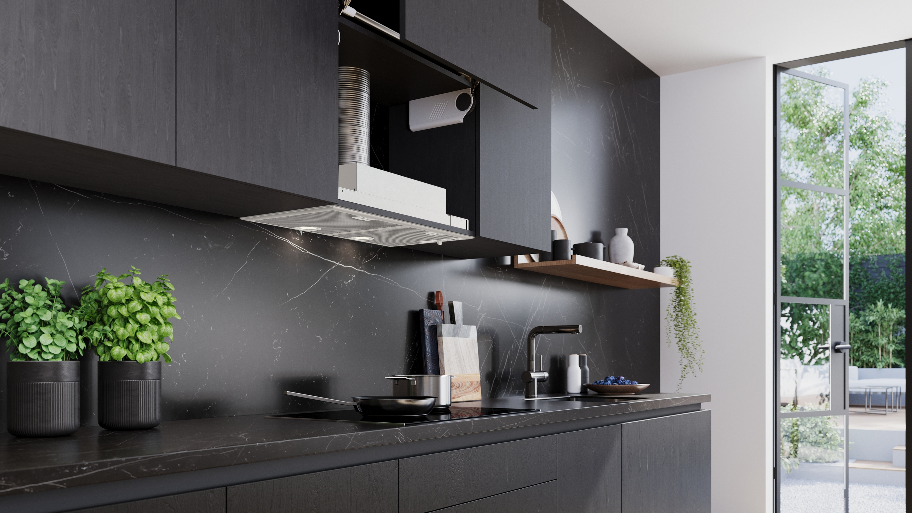 Moderne schwarze Küche mit Marmorrückwand, Kochinsel und Terrassentür.