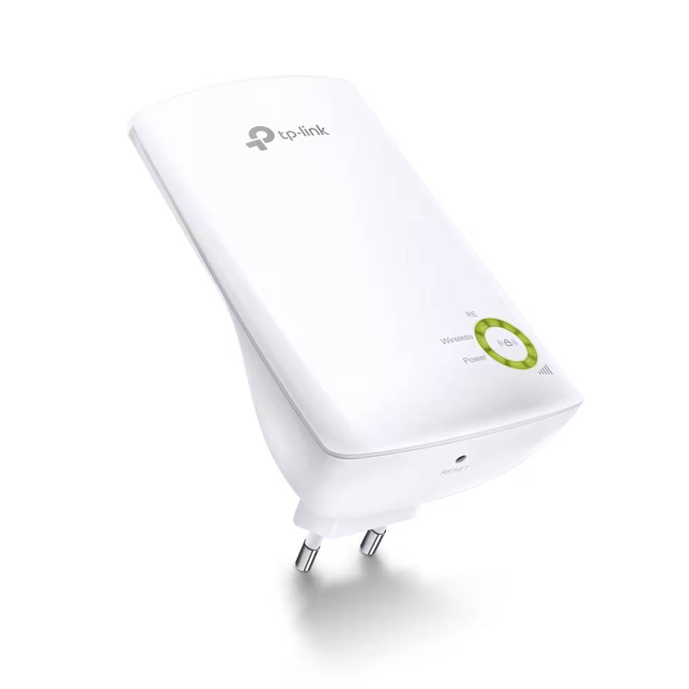 Un extensor Wi-Fi TP-Link blanco con enchufe e indicadores.