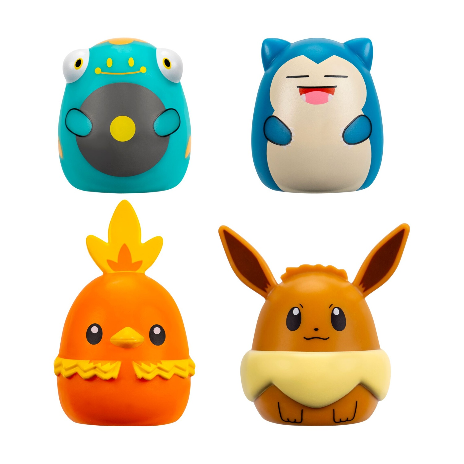 Quattro simpatiche figure Pokemon: una rana blu, un drago blu addormentato, un pulcino arancione e una creatura simile a una volpe marrone.
